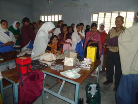 ইউনিয়নের বিভিন্ন স্থানের টিকা দান কর্মসূচী সরজমিনে প্রদর্শন করেন এবং খোজ খবর নেন জনাব গাজী জাকিন হোসেন, চেয়ারম্যান, বারাকপুর ইউন