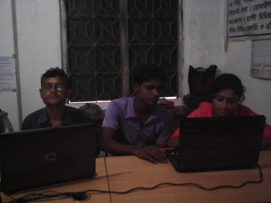 বারাসাত UISC তে প্রশিক্ষণরত ছাত্র-ছাত্রী