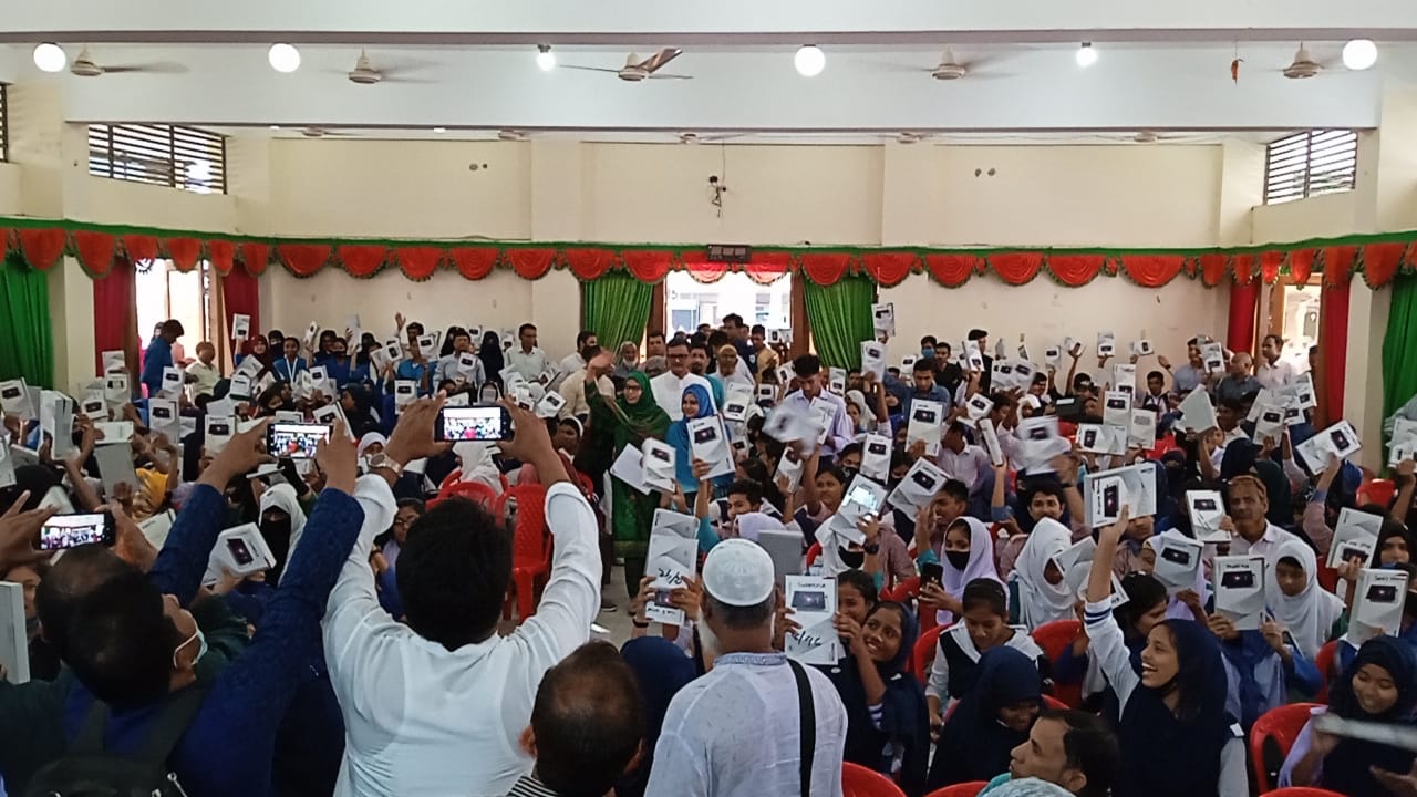 ট্যাব বিতরণ