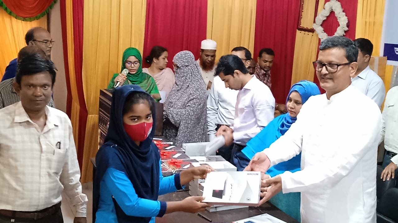 ট্যাব বিতরণ