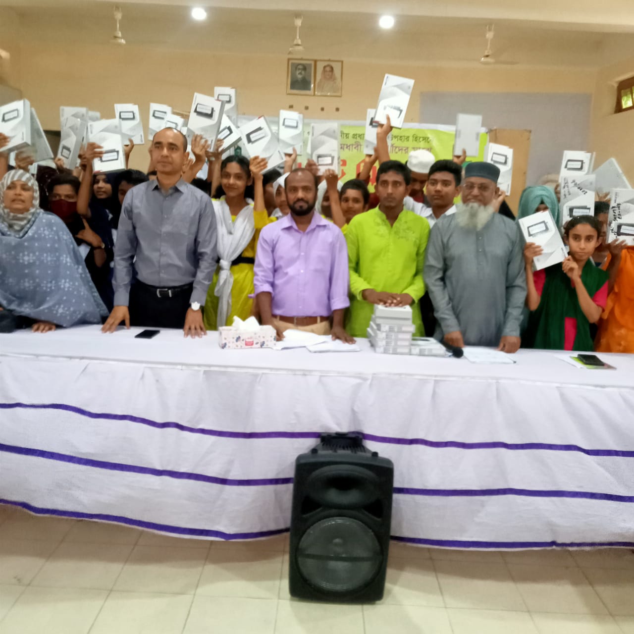 টেবলেট বিতরণ