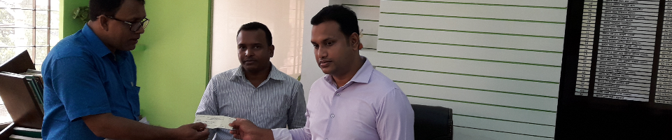 সম্মানী চেক বিতরণ