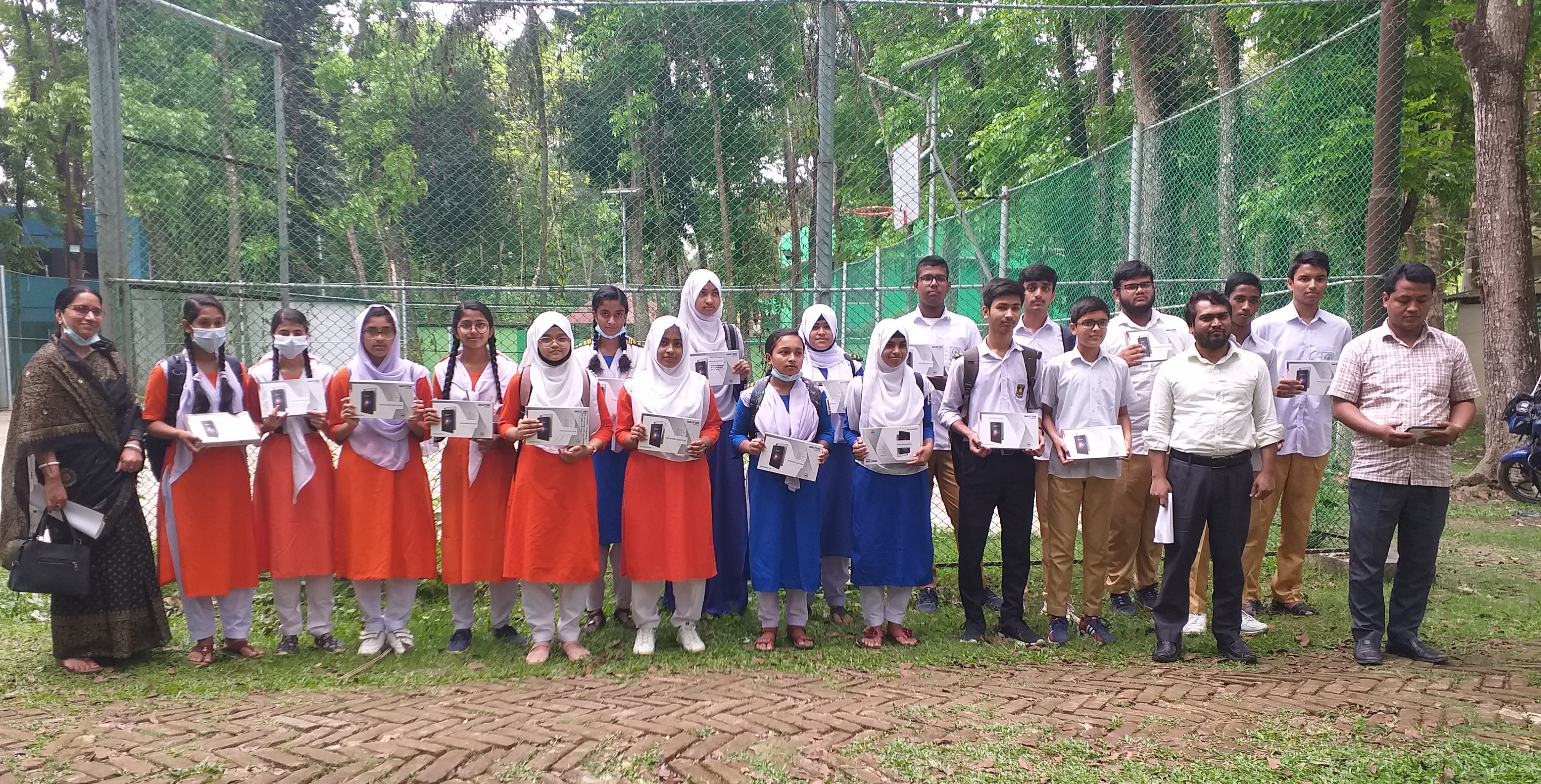 উপজেলা পরিসংখ্যান অফিস, গৌরীপুর,ময়মনসিংহ এর পক্ষ হতে ট্যাবলেট বিতরণ