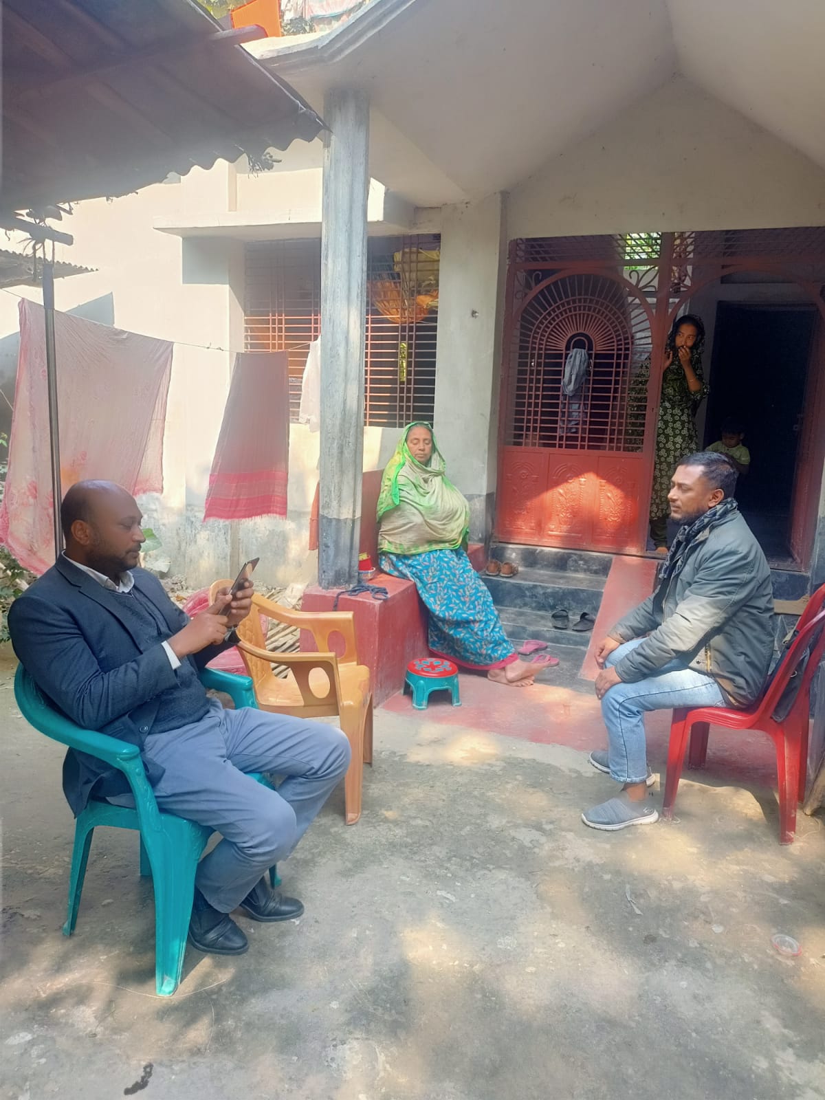 উপপরিচালক মহোদয় কর্তৃক BGES Survey এর তথ্যসংগ্রহ কাজ সরেজমিনে পরিদর্শনে