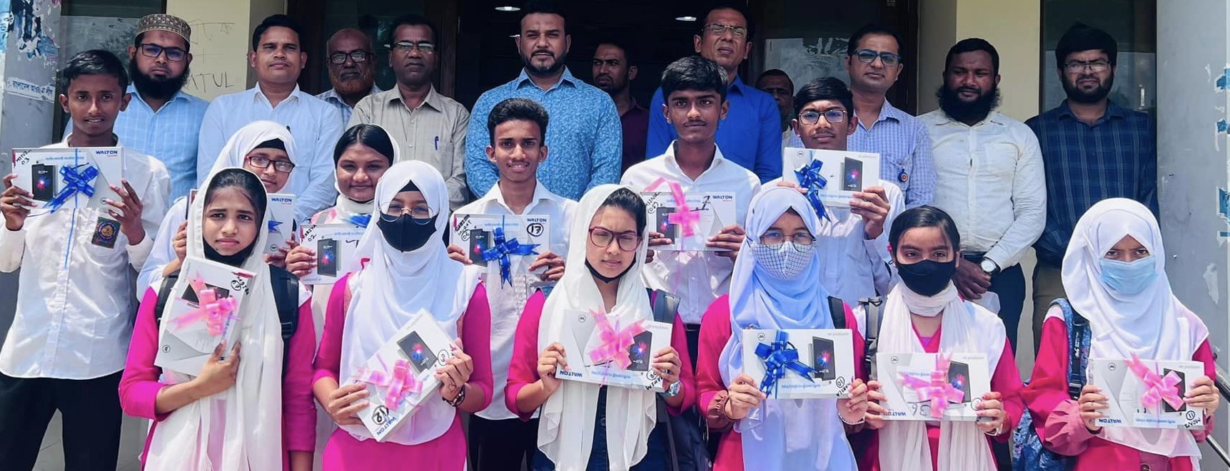 180 জন শিক্ষার্থীর মাঝে জনশুমারি ও গৃহগণনা 2022এর ব্যবহৃত ট্যাব সমূহ বিতরণ