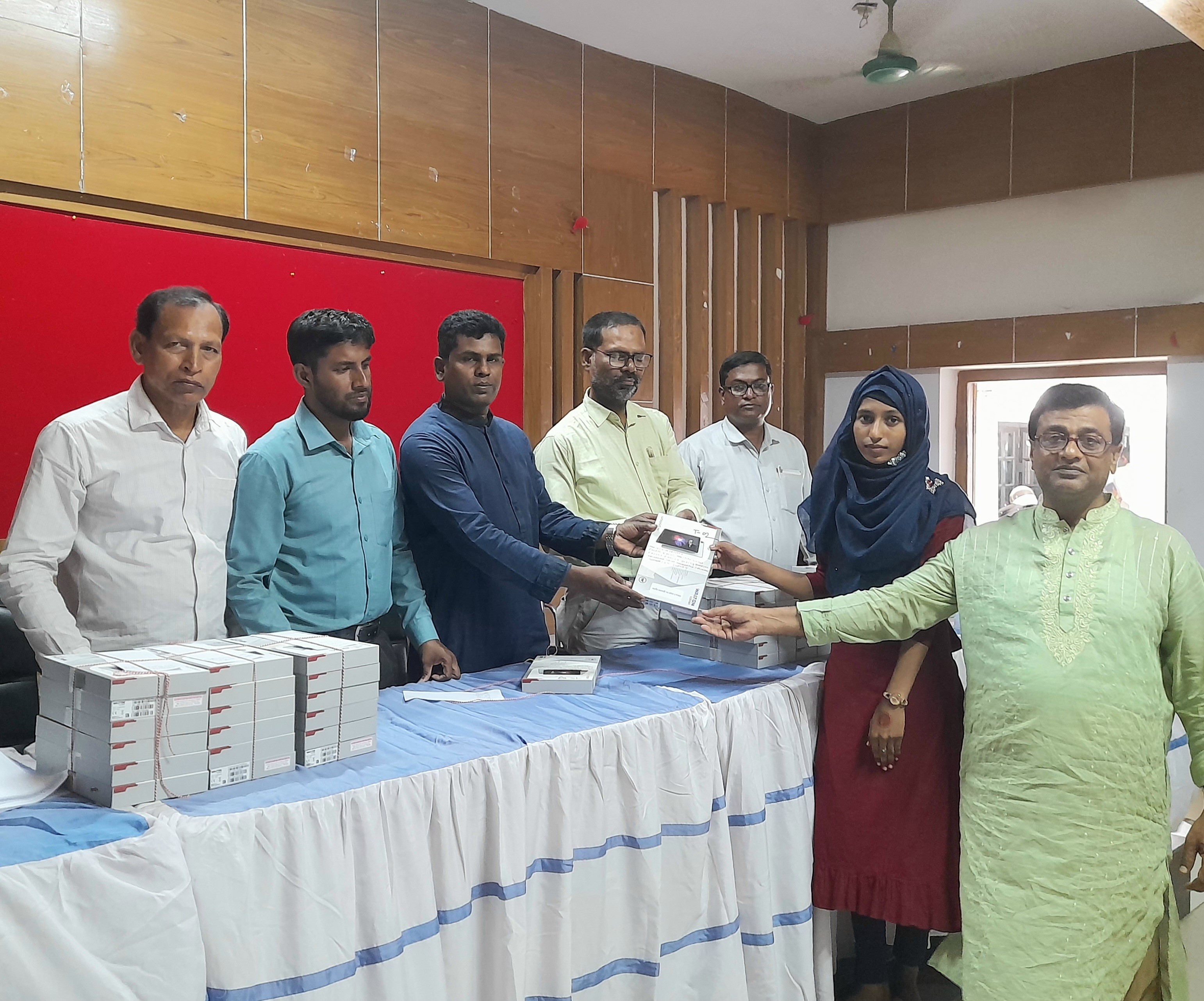 উপজেলা পরিসংখ্যান অফিস কর্তৃক মেধাবী শিক্ষার্থীদের মাঝে ট্যাব বিতরণ কর্যক্রম /2023