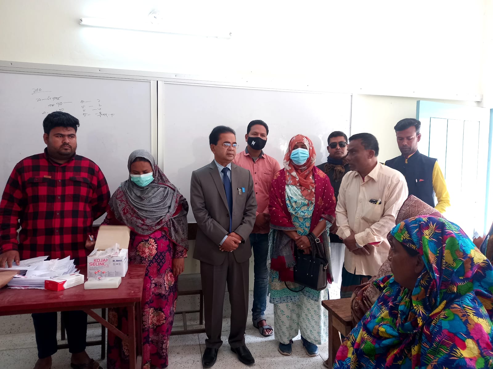 করনাকালীন গণটিকা কার্যক্রমে শ্রীশচন্দ্র বিদ্যানিকেতনে ট্যাব অফিসারের দায়িত্বপালন।