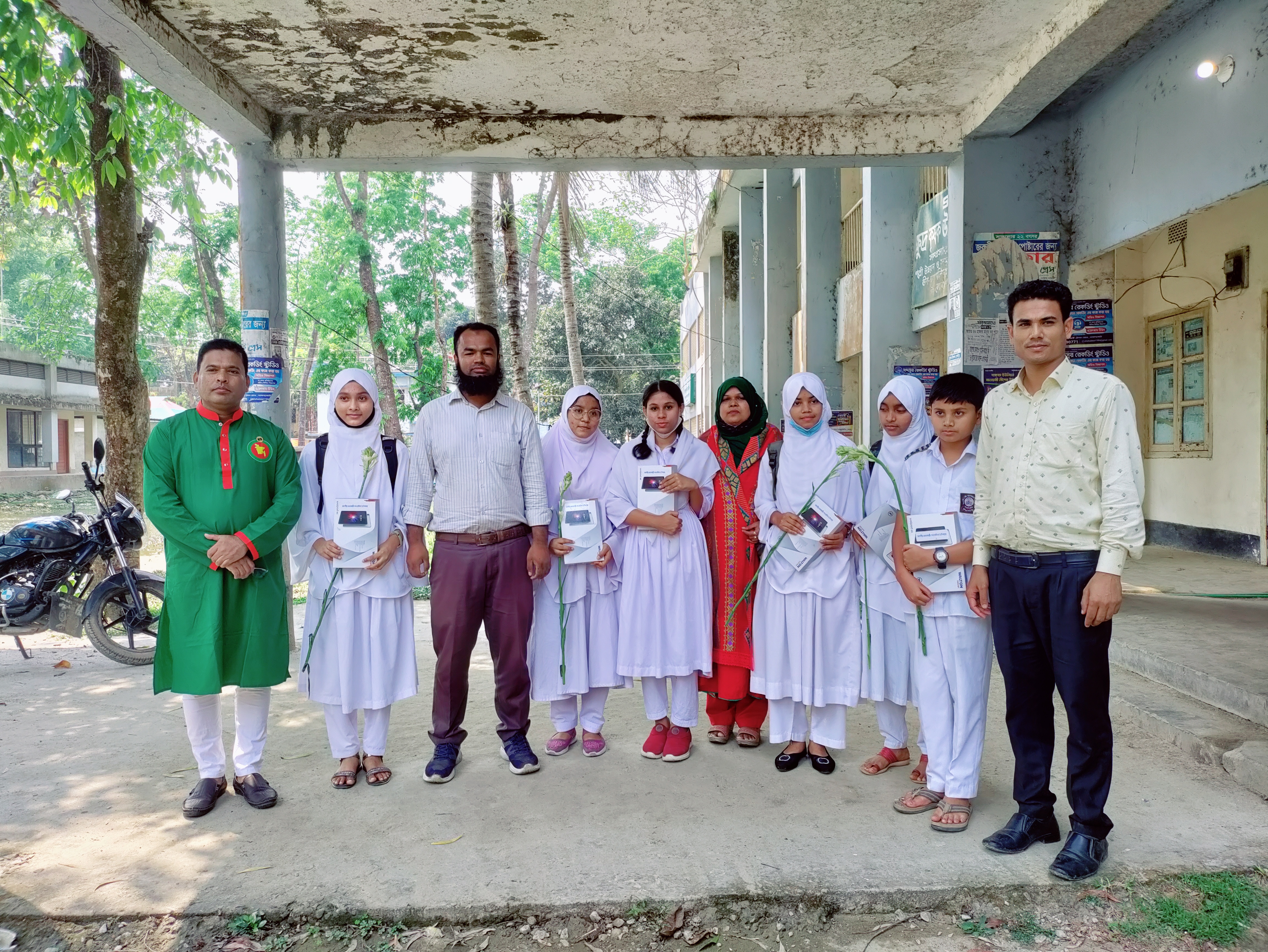 প্রধানমন্ত্রীর উপহার