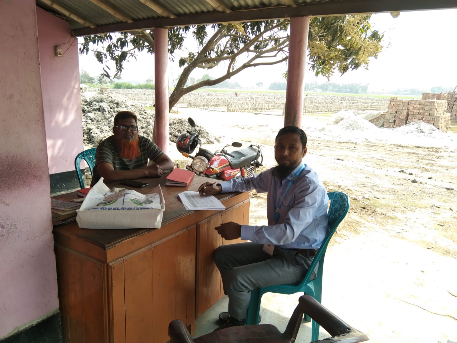 বাংলাদেশ পরিসংখ্যান ব্যুরো কর্তৃক বাস্তবায়নাধীন ‘নির্বাচিত শিল্প ও সেবা পরিসংখ্যান জরিপ প্রকল্পের আওতাধীন এসএমআই জরিপের তথ্য সংগ্রহের আলোকচিত্র