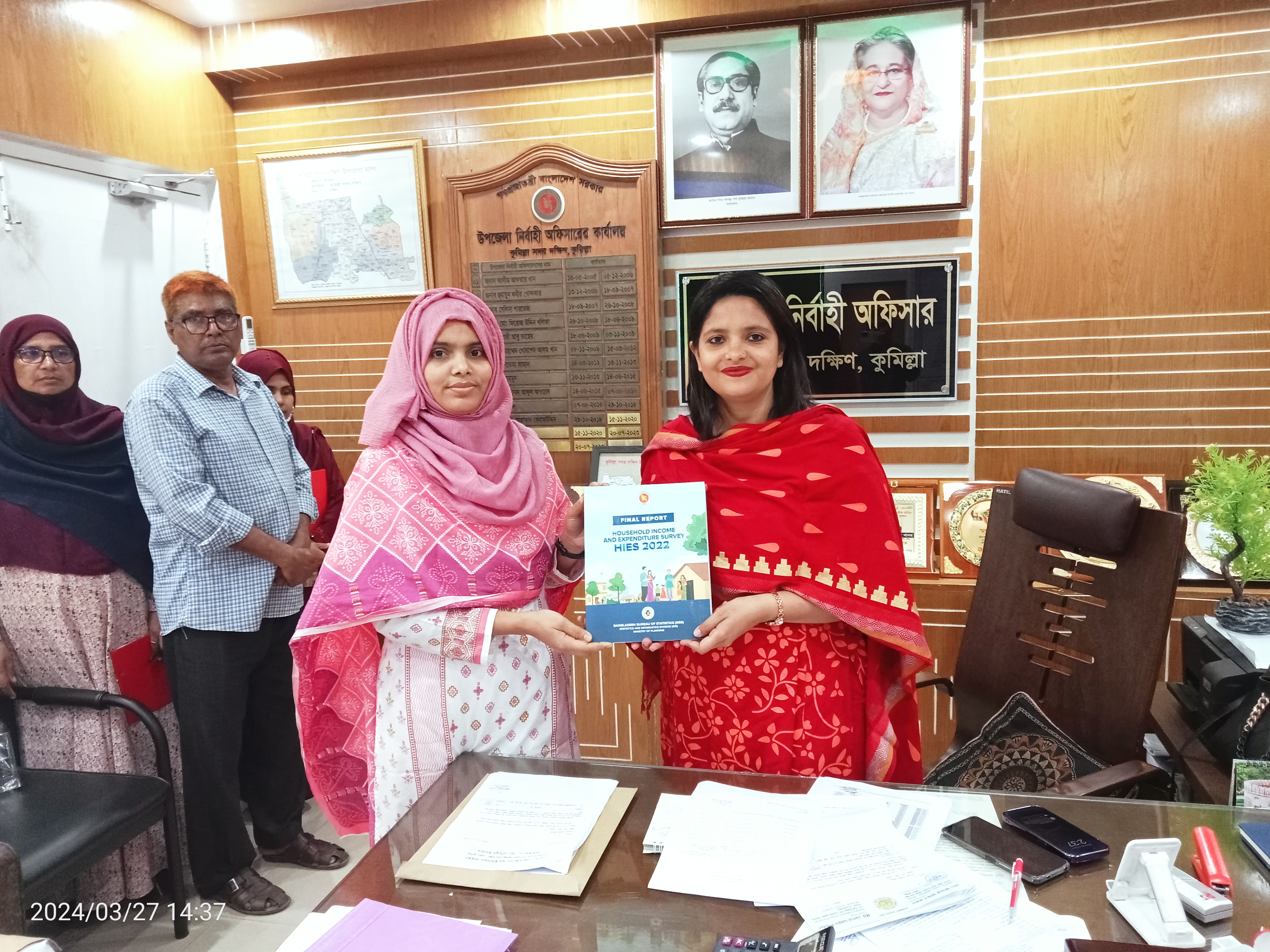 কুমিল্লা সদর দক্ষিণ ইউএনও মহোদয়কে খানা আয় ব্যয় জরিপের ফাইনাল রিপোর্ট প্রদান