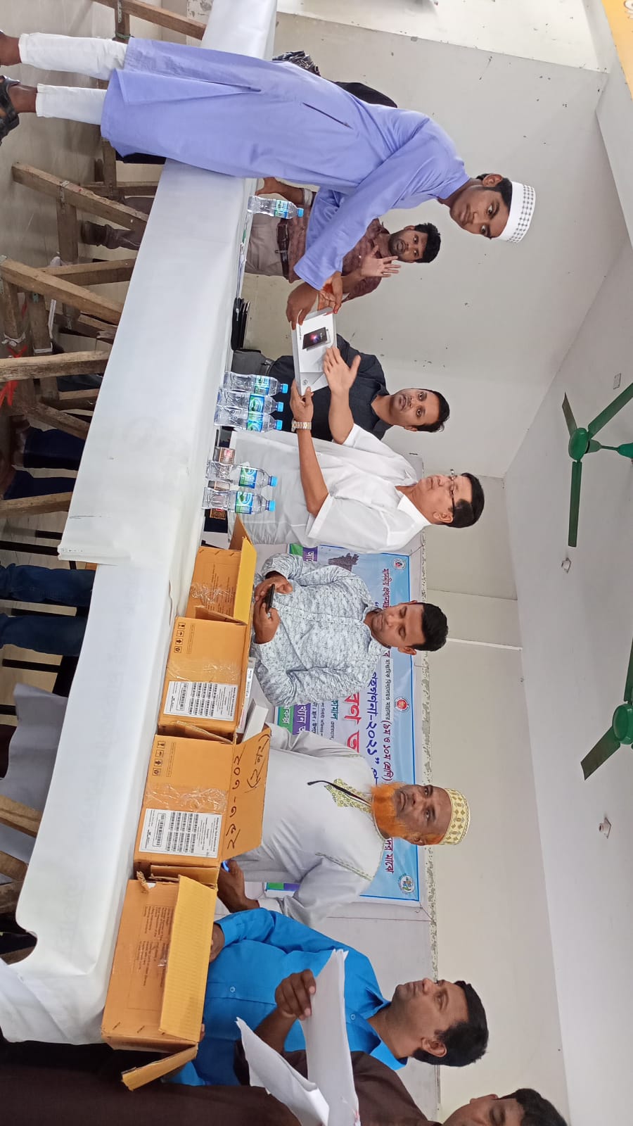 মেধাবী ছাত্র-ছাত্রীদের মাঝে ট্যাব বিতরণ