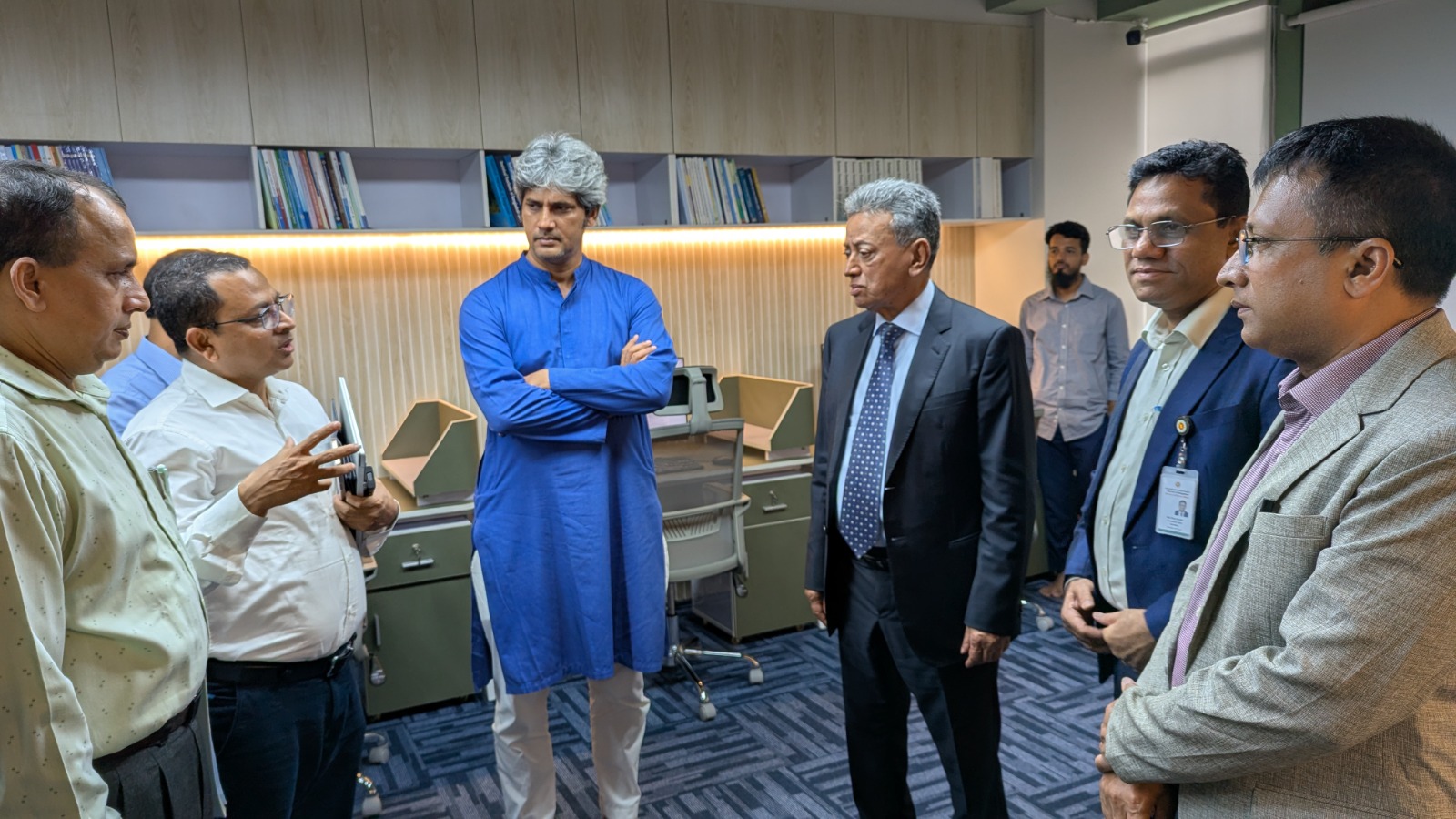 মাননীয় মন্ত্রী ও মাননীয় প্রতিমন্ত্রী কতৃক মাইক্রোডাট এনালাইসিস ল্যাব পরিদর্শন ( ৫ জুন, ২০২৬)