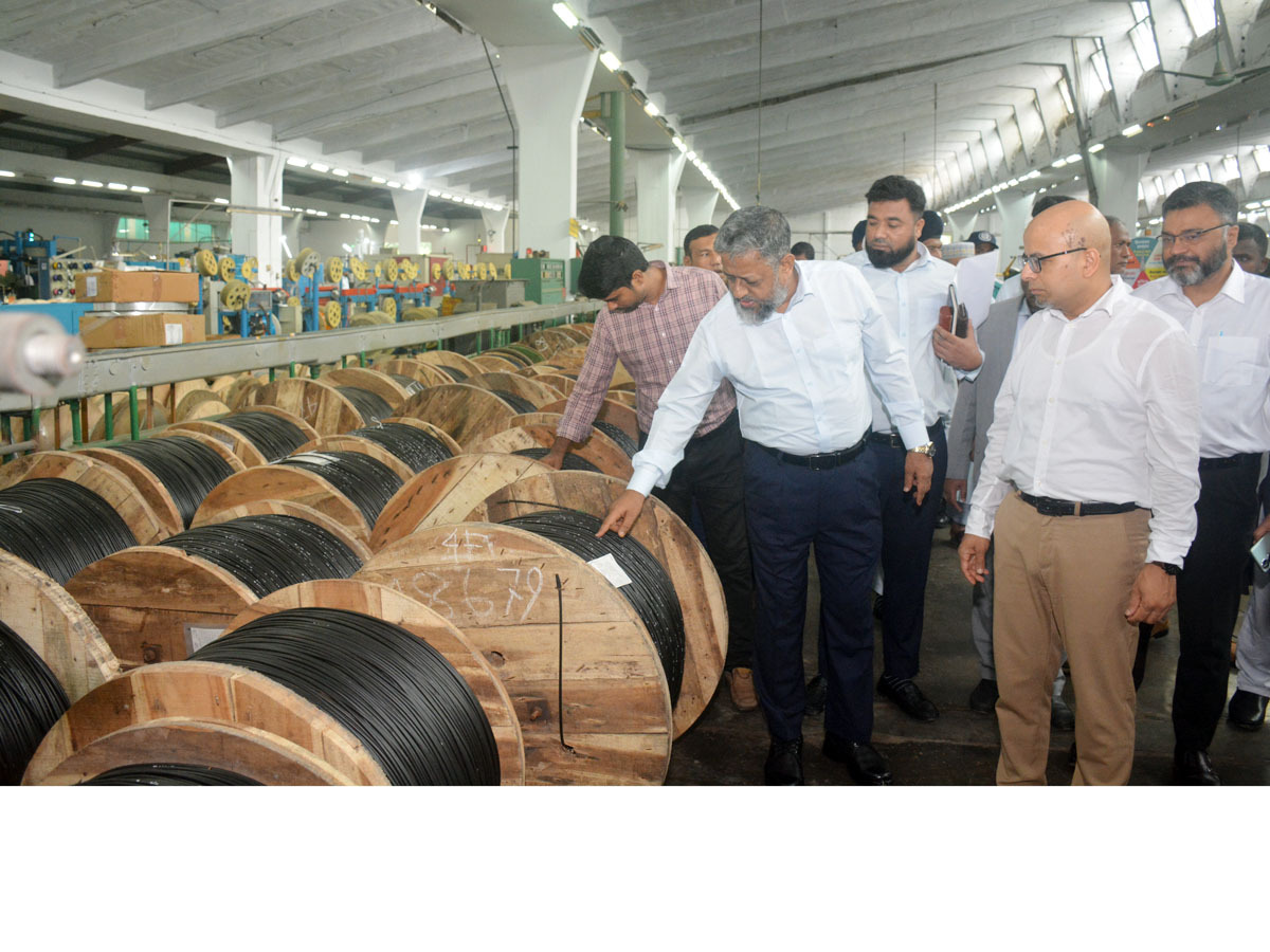 গণপ্রজাতন্ত্রী বাংলাদেশ সরকারের মাননীয় প্রধান উপদেষ্টার বিশেষ সহকারী (প্রতিমন্ত্রীর পদমর্যাদা) ডাক, টেলিযোগাযোগ ও তথ্যপ্রযুক্তি মন্ত্রণালয় জনাব ফয়েজ আহমদ তৈয়্যব মহোদয় বাংলাদেশ ক্যাবল শিল্প লিঃ, খুলনা পরিদর্শন করেন।