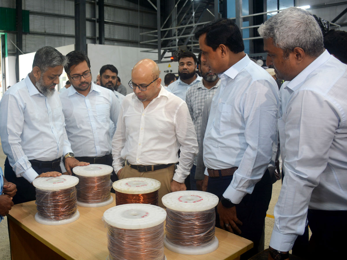 গণপ্রজাতন্ত্রী বাংলাদেশ সরকারের মাননীয় প্রধান উপদেষ্টার বিশেষ সহকারী (প্রতিমন্ত্রীর পদমর্যাদা) ডাক, টেলিযোগাযোগ ও তথ্যপ্রযুক্তি মন্ত্রণালয় জনাব ফয়েজ আহমদ তৈয়্যব মহোদয় বাংলাদেশ ক্যাবল শিল্প লিঃ, খুলনা পরিদর্শন করেন।
