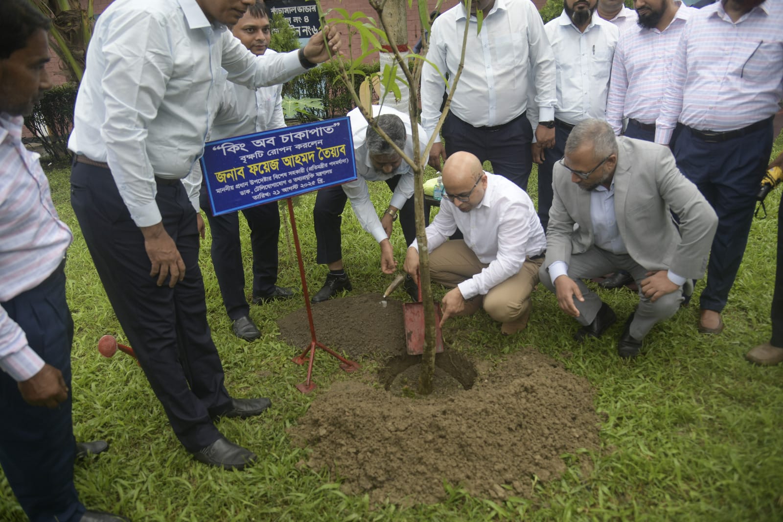 গণপ্রজাতন্ত্রী বাংলাদেশ সরকারের মাননীয় প্রধান উপদেষ্টার বিশেষ সহকারী (প্রতিমন্ত্রীর পদমর্যাদা) ডাক, টেলিযোগাযোগ ও তথ্যপ্রযুক্তি মন্ত্রণালয় জনাব ফয়েজ আহমদ তৈয়্যব মহোদয় বাংলাদেশ ক্যাবল শিল্প লিঃ, খুলনা পরিদর্শন করেন।