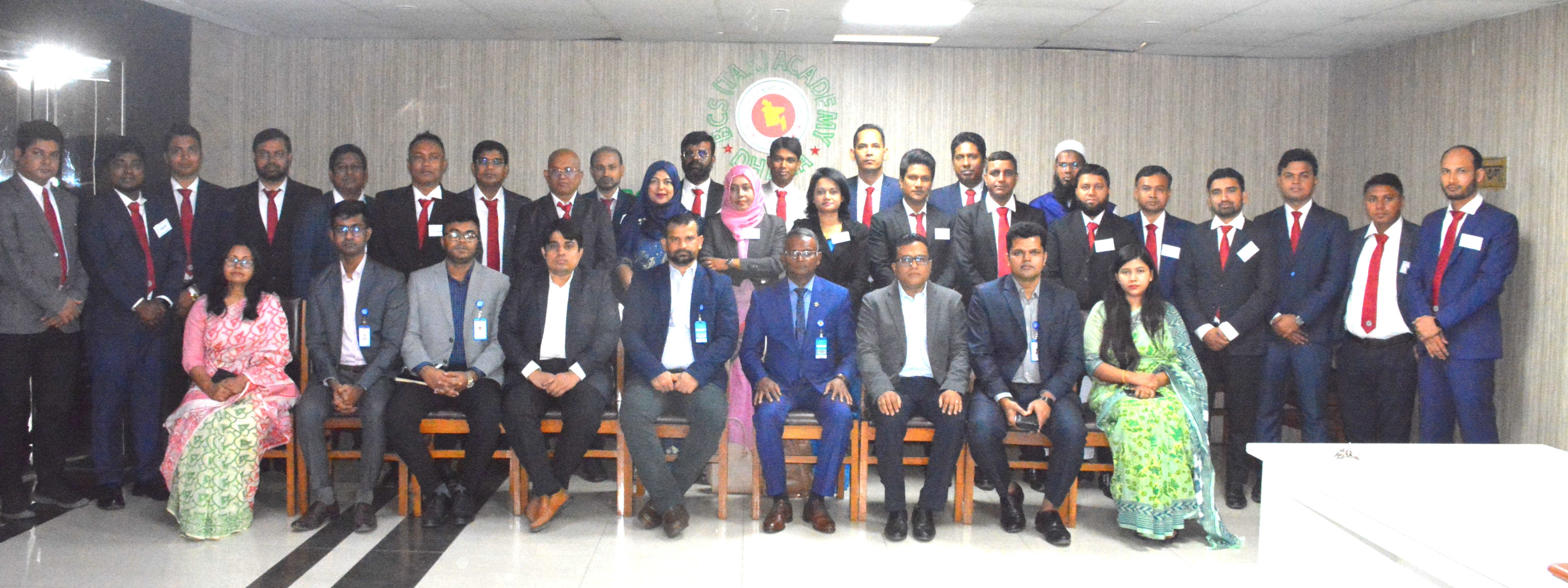 অদ্য ৭ ডিসেম্বর, ২০২৫ খ্রিস্টাব্দে বিসিএস (কর) একাডেমিতে অতিরিক্ত সহকারী কর কমিশনারগণের সঞ্জীবনী প্রশিক্ষণ কোর্স (ERC 6 & ERC 7) এর যৌথ উদ্ধোধনী অনুষ্ঠান অনুষ্ঠিত হয়।