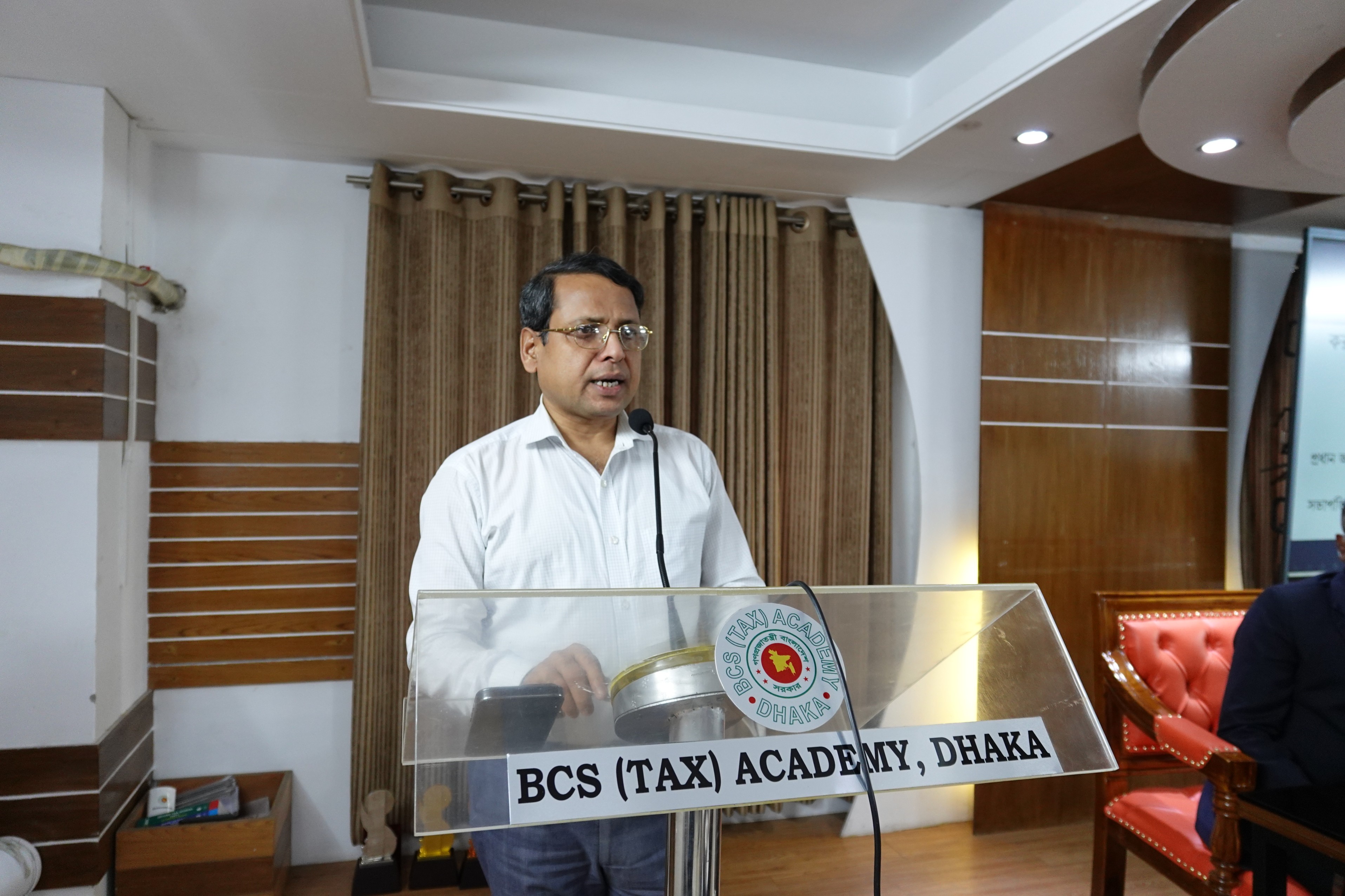 অদ্য ০৭ মে, ২০২৬ খ্রিস্টাব্দে বিসিএস (কর) একাডেমিতে কর পরিদর্শক ও সহকারী রেজিস্ট্রারগণের বিভাগীয় বুনিয়াদি প্রশিক্ষণ কোর্স (SFC-1, IFC 8 & IFC 9 ) এর সনদ বিতরণ ও সমাপনী অনুষ্ঠান আয়োজিত হয়।