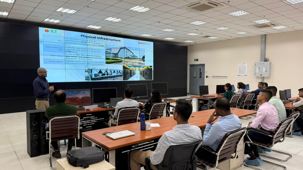 জুলাই গণঅভ্যুথান দিবস উদ্‌যাপন উপলক্ষ্যে ‘Bridging Campus to Cloud’ উদ্যোগের আওতায় এমআইএসটি শিক্ষার্থীদের বিডিসিসিএল ফোর টায়ার জাতীয় ডাটা সেন্টার পরিদর্শন