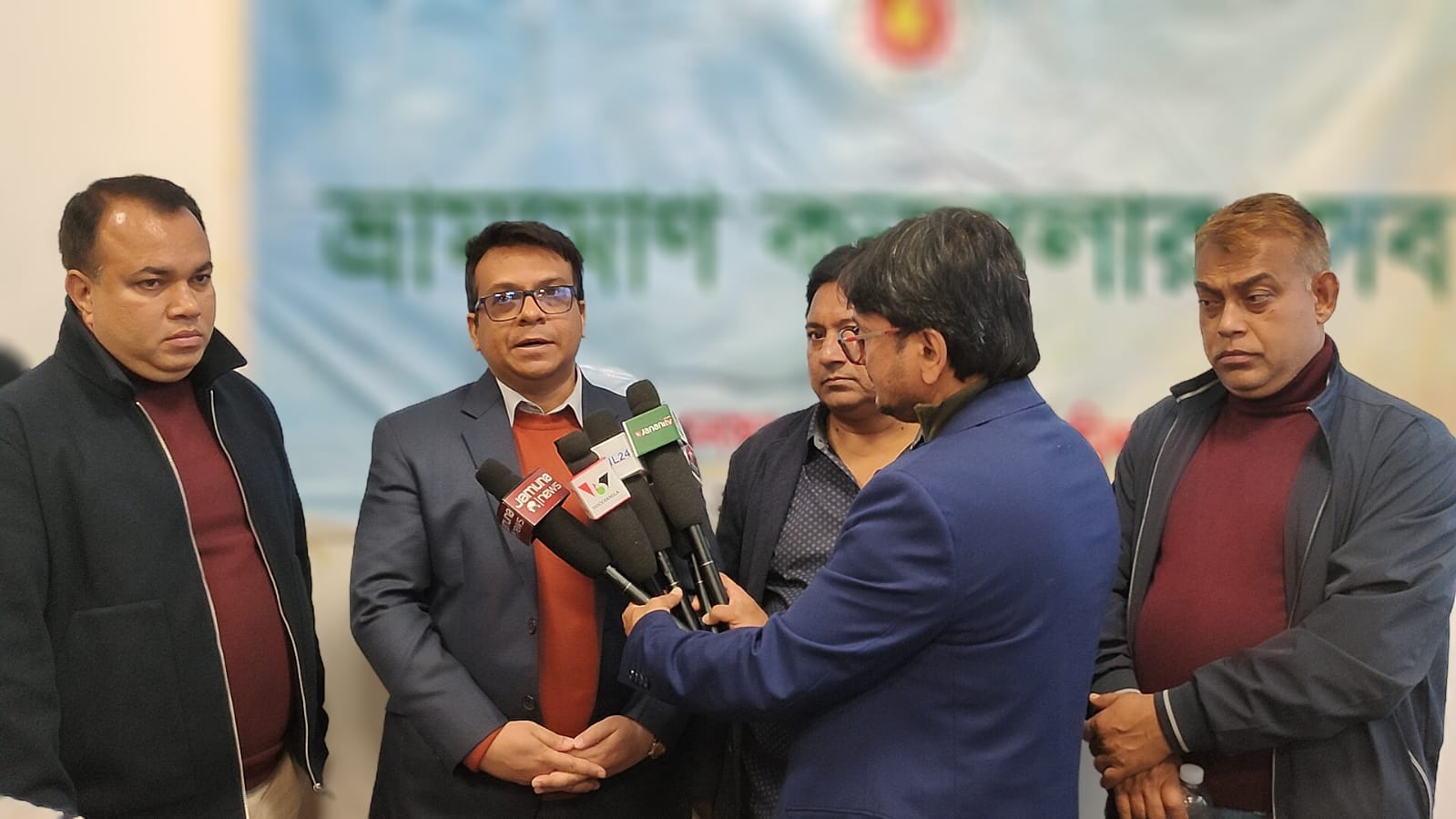 Consulate General officials meet with representatives of Guarda di Finanza during the consular camp in Vicenza on 02 November 2025