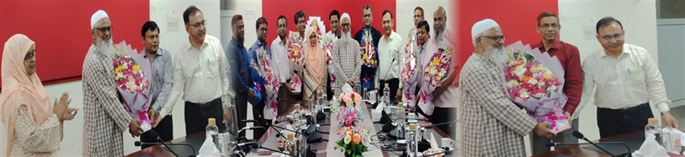 অতিরিক্ত মহাপরিচালক ও পরিচালক স্যারদের ফুলের শুভেচ্ছা