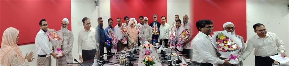 অতিরিক্ত মহাপরিচালক ও পরিচালক স্যারদের ফুলের শুভেচ্ছা(১)