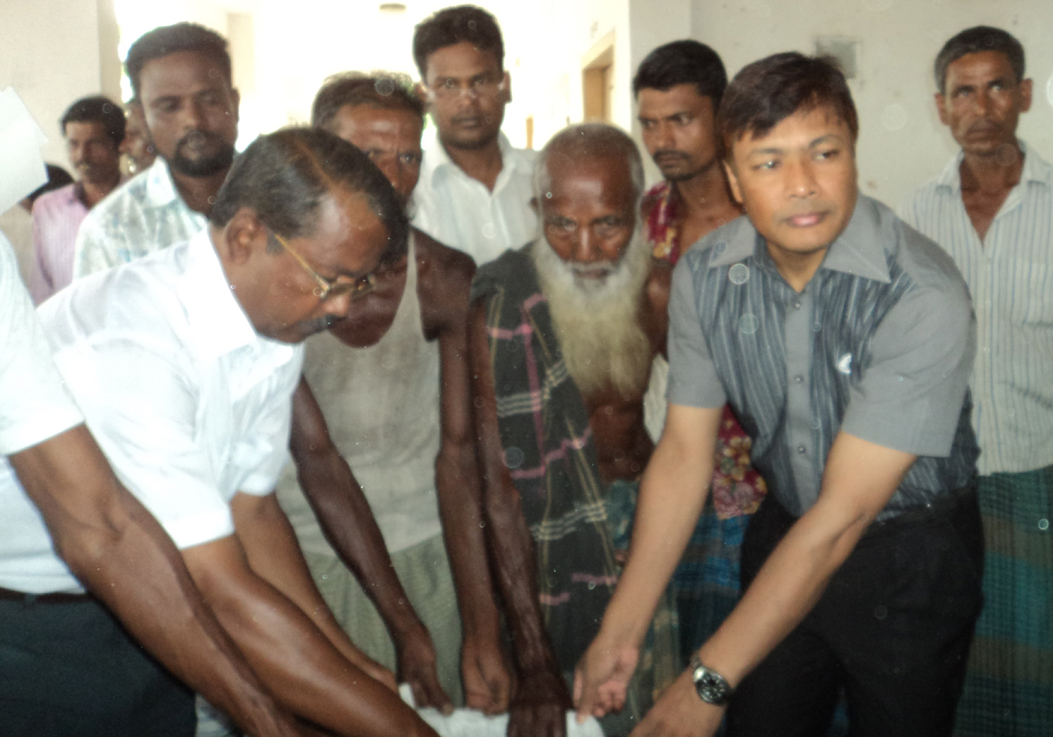 গত ৩-৭-১৩ই ং তারিখে মাননীয় উপজেলা নির্বাহী অফিসার বেলকা ইউনিয়ন পরিষদে হতদরিদ্রদের মাঝে ভিজিএফ চাল বিতরন করেন