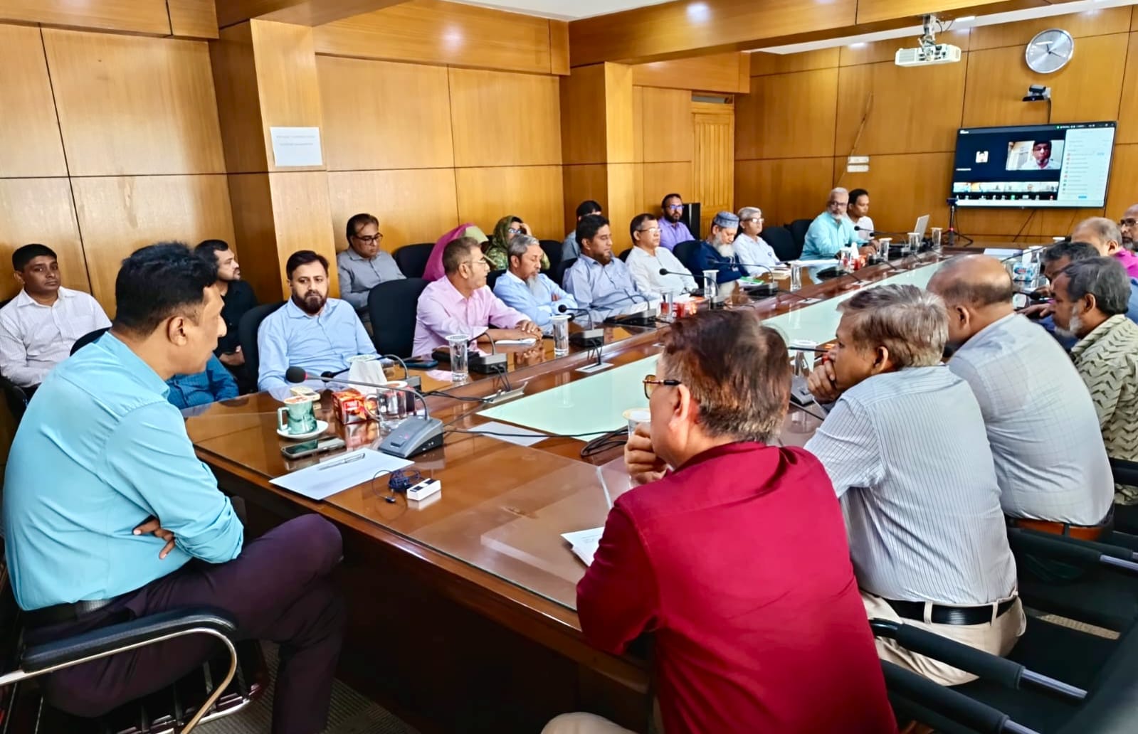 সম্প্রতি দেশের বিভিন্ন স্থানে সংগঠিত অগ্নি দূর্ঘটনা সহ বাংলাদেশ বেতারের করণীয় এবং সার্বিক নিরাপত্তা বিষয়ক জরুরি সভা।