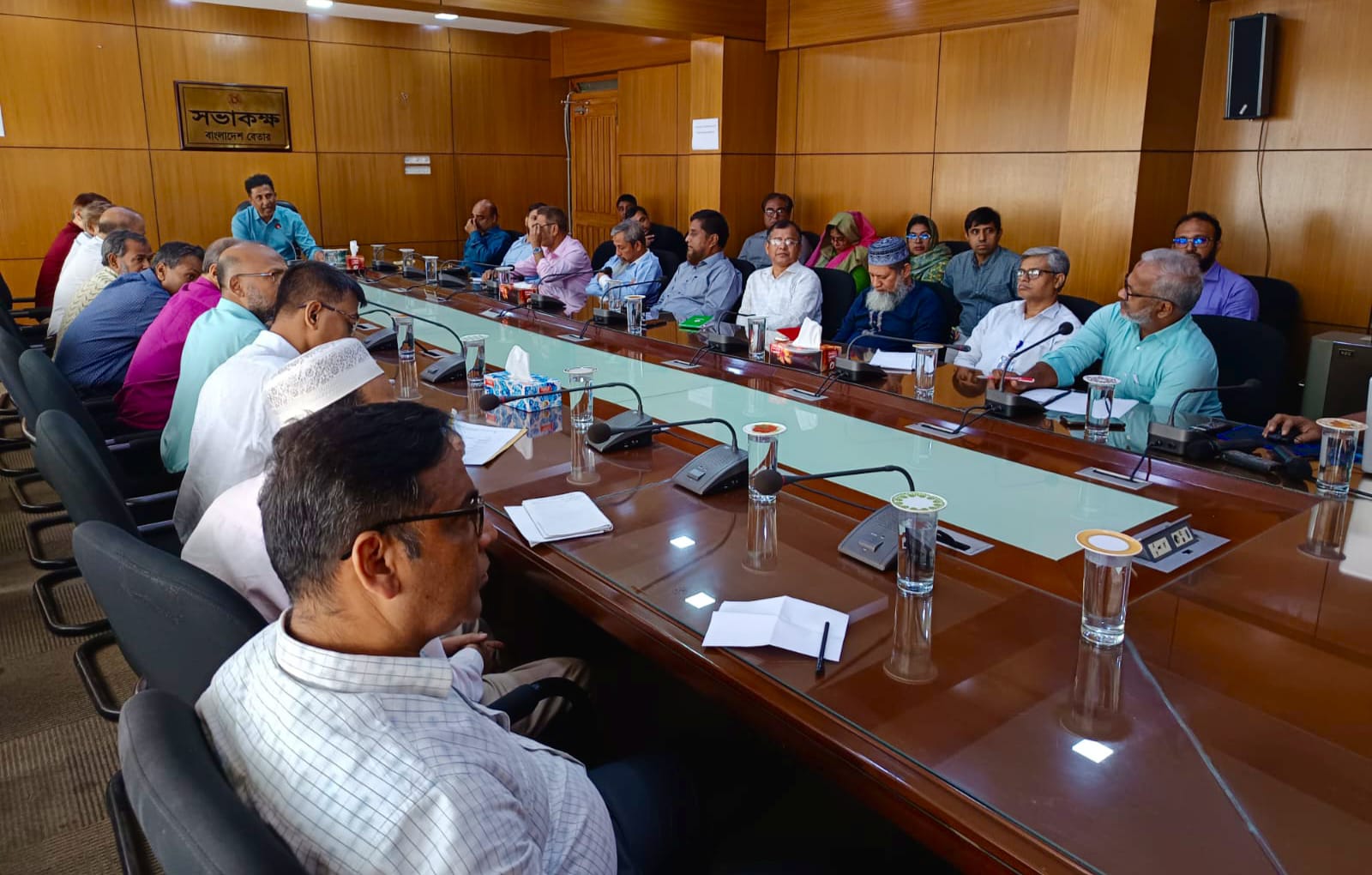 সম্প্রতি দেশের বিভিন্ন স্থানে সংগঠিত অগ্নি দূর্ঘটনা সহ বাংলাদেশ বেতারের করণীয় এবং সার্বিক নিরাপত্তা বিষয়ক জরুরি সভা।