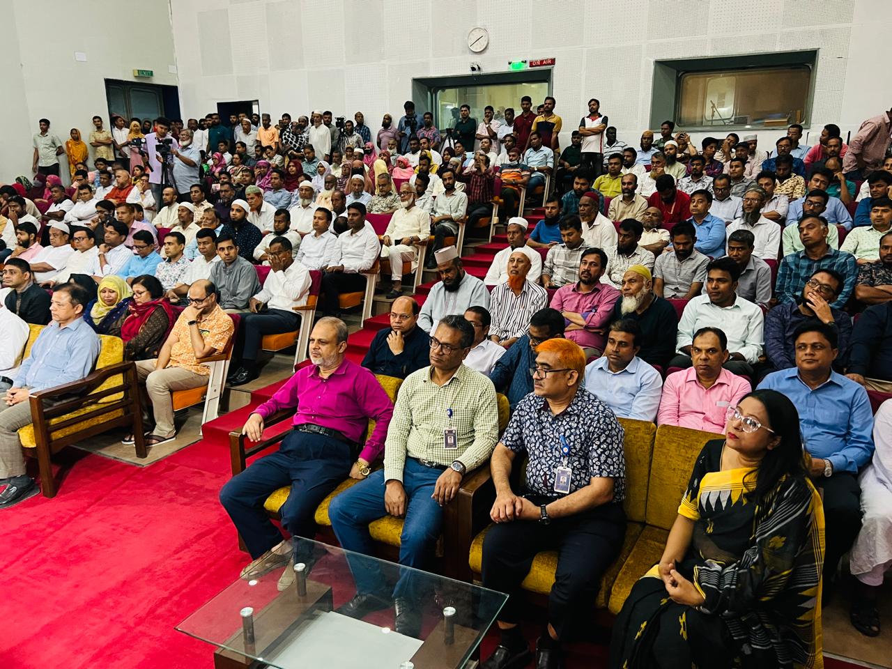 ঢাকার আগারগাঁওস্থ জাতীয় বেতার ভবন অডিটোরিয়ামে মহান স্বাধীনতার ঘোষক শহীদ রাষ্ট্রপতি জিয়াউর রহমান বীর উত্তম -এর ৪৫তম শাহাদাত বার্ষিকী উপলক্ষ্যে দোয়া মাহফিল