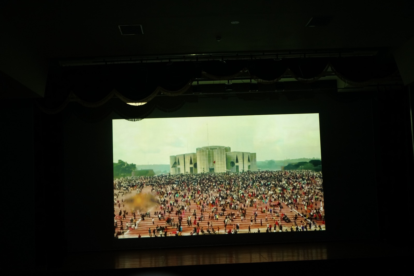 বাংলাদেশ ফিল্ম আর্কাইভের সপ্তাহব্যাপী কর্মসূচির তৃতীয় দিনে চলচ্চিত্র প্রদর্শন ১৭ জুলাই ২০২৫, ঢাকা।বাংলাদেশ ফিল্ম আর্কাইভের সপ্তাহব্যাপী কর্মসূচির তৃতীয় দিনে চলচ্চিত্র প্রদর্শন ১৭ জুলাই ২০২৫, ঢাকা।