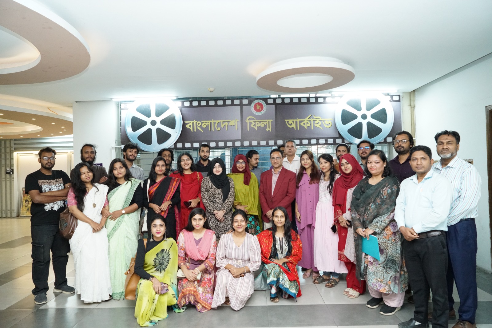 তারুণ্যের উৎসব ২০২৫ উপলক্ষ্যে জগন্নাথ বিশ্ববিদ্যালয়ের শিক্ষার্থীদের সাথে মতবিনিময় ও কর্মশালা আগারগাঁও, ১৮ নভেম্বর ২০২৫।