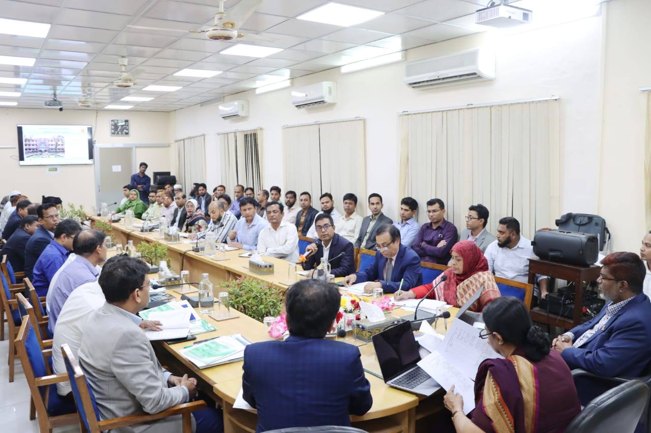 পরিবেশ, বন ও জলবায়ু পরিবর্তন মন্ত্রণালয় এবং পানি সম্পদ মন্ত্রণালয়ের মাননীয় উপদেষ্টা মহোদয়ের বিএফআরআই এর কর্মকর্তাদের সাথে মত বিনিময় সভা