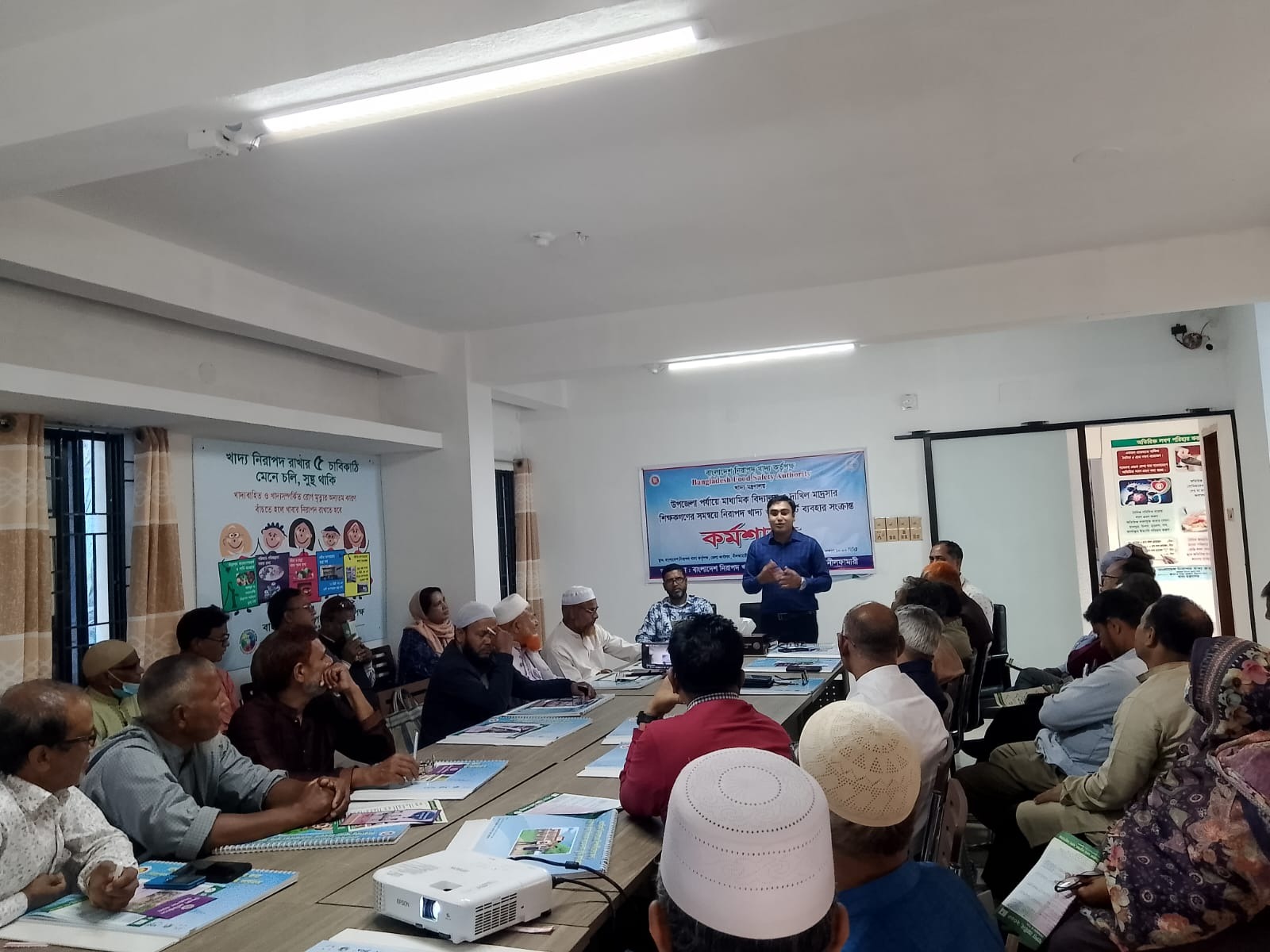 মাধ্যমিক ও মাদ্রাসার শিক্ষকদের অংশগ্রহণে নিরাপদ খাদ্য বিষয়ক ফ্লিপচার্ট ব্যবহার সংক্রান্ত কর্মশালা