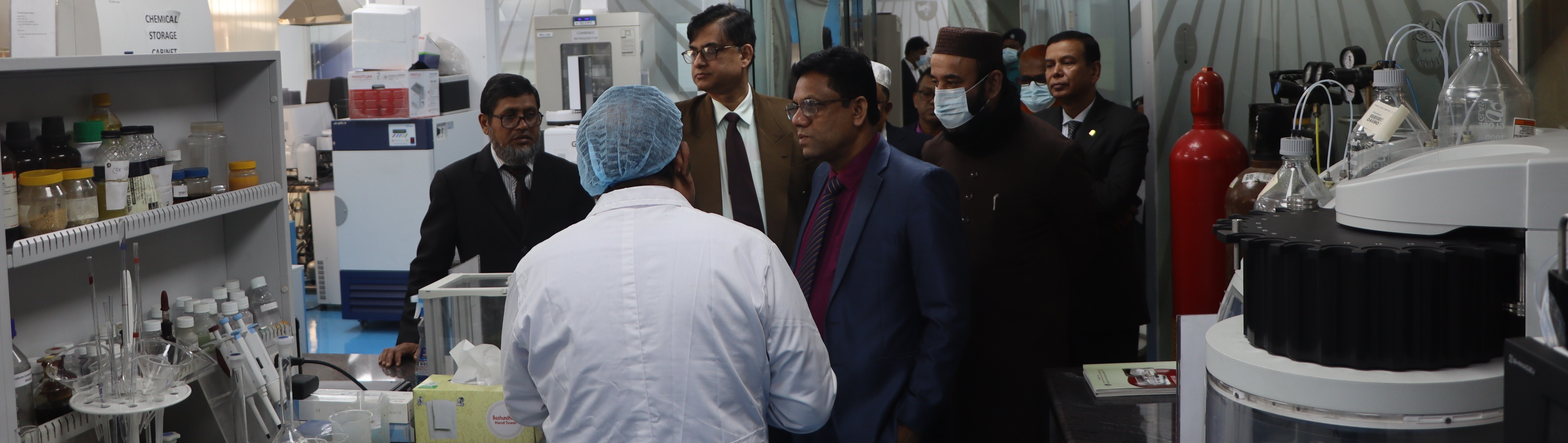 খাদ্য মন্ত্রণালয়ের সচিব মহোদয় কর্তৃক বাংলাদেশ নিরাপদ খাদ্য কর্তৃপক্ষের মিনি ল্যাব পরিদর্শন