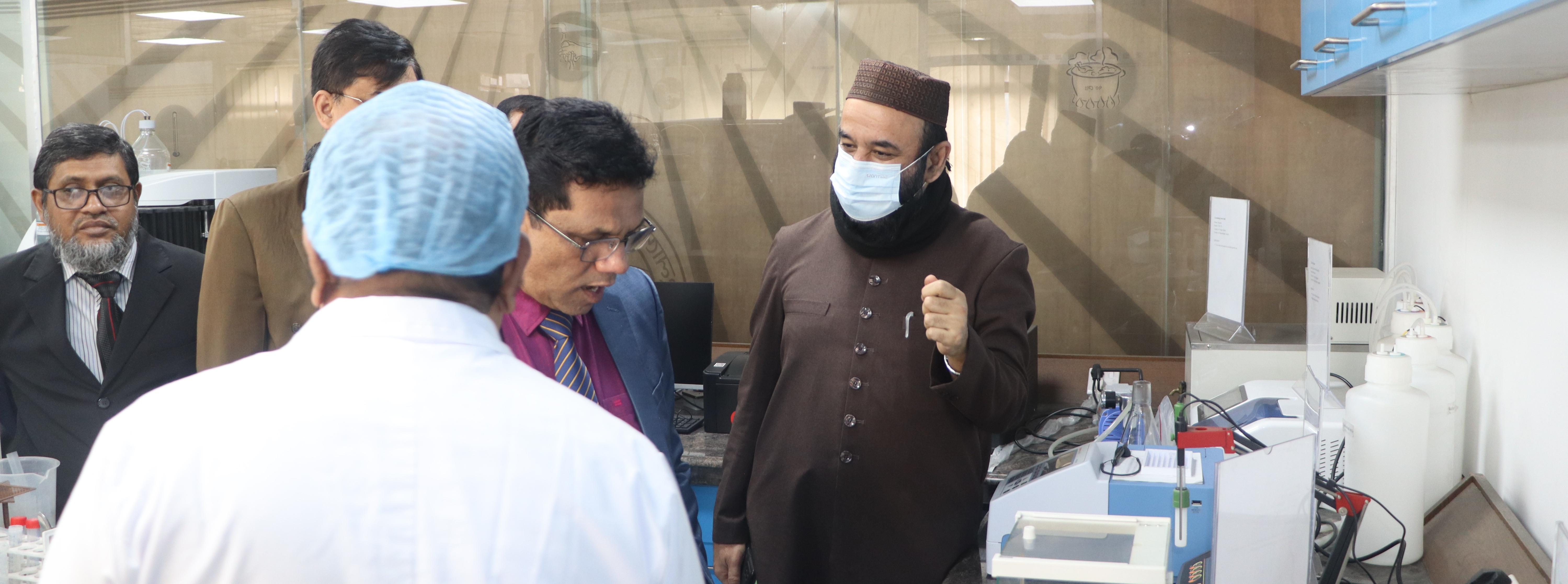 খাদ্য মন্ত্রণালয়ের সচিব মহোদয় কর্তৃক বাংলাদেশ নিরাপদ খাদ্য কর্তৃপক্ষের মিনি ল্যাব পরিদর্শন.