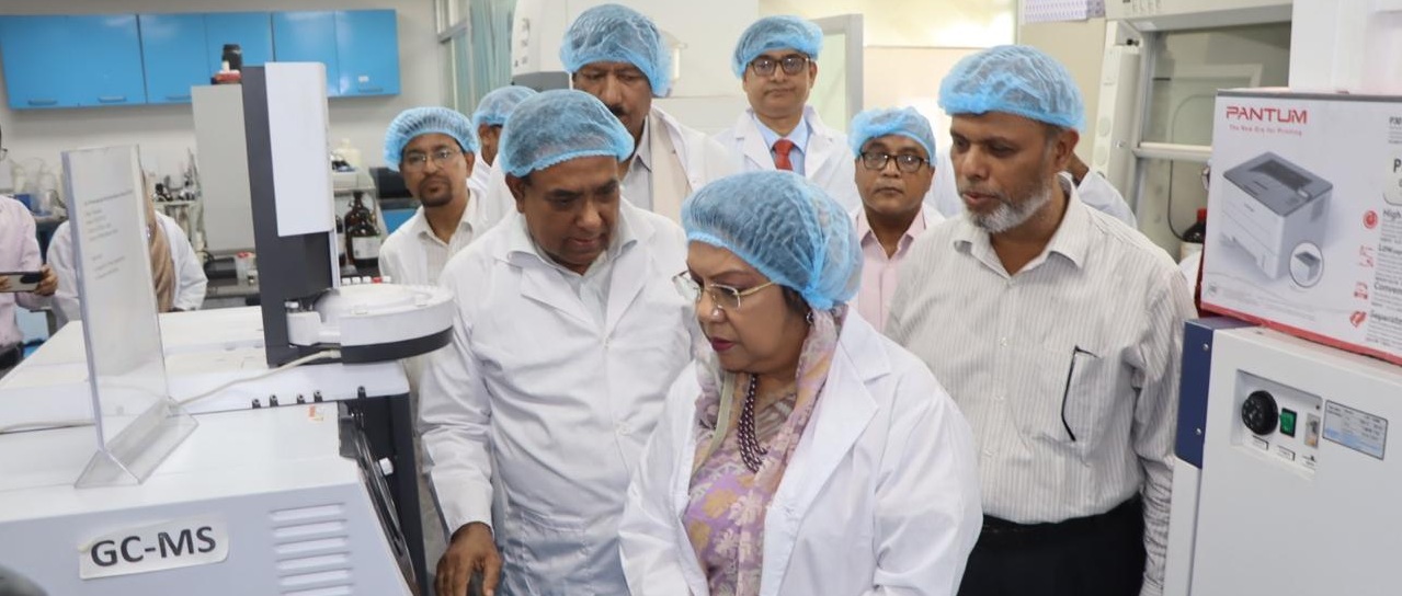 খাদ্য মন্ত্রণালয়ের মাননীয় মন্ত্রী কর্তৃক বাংলাদেশ নিরাপদ খাদ্য কর্তৃপক্ষের মিনি ল্যাব পরিদর্শন