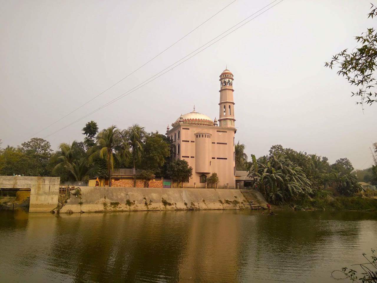 চারতলা বিশিষ্ট পাথরঘাটা জামে মসজিদ