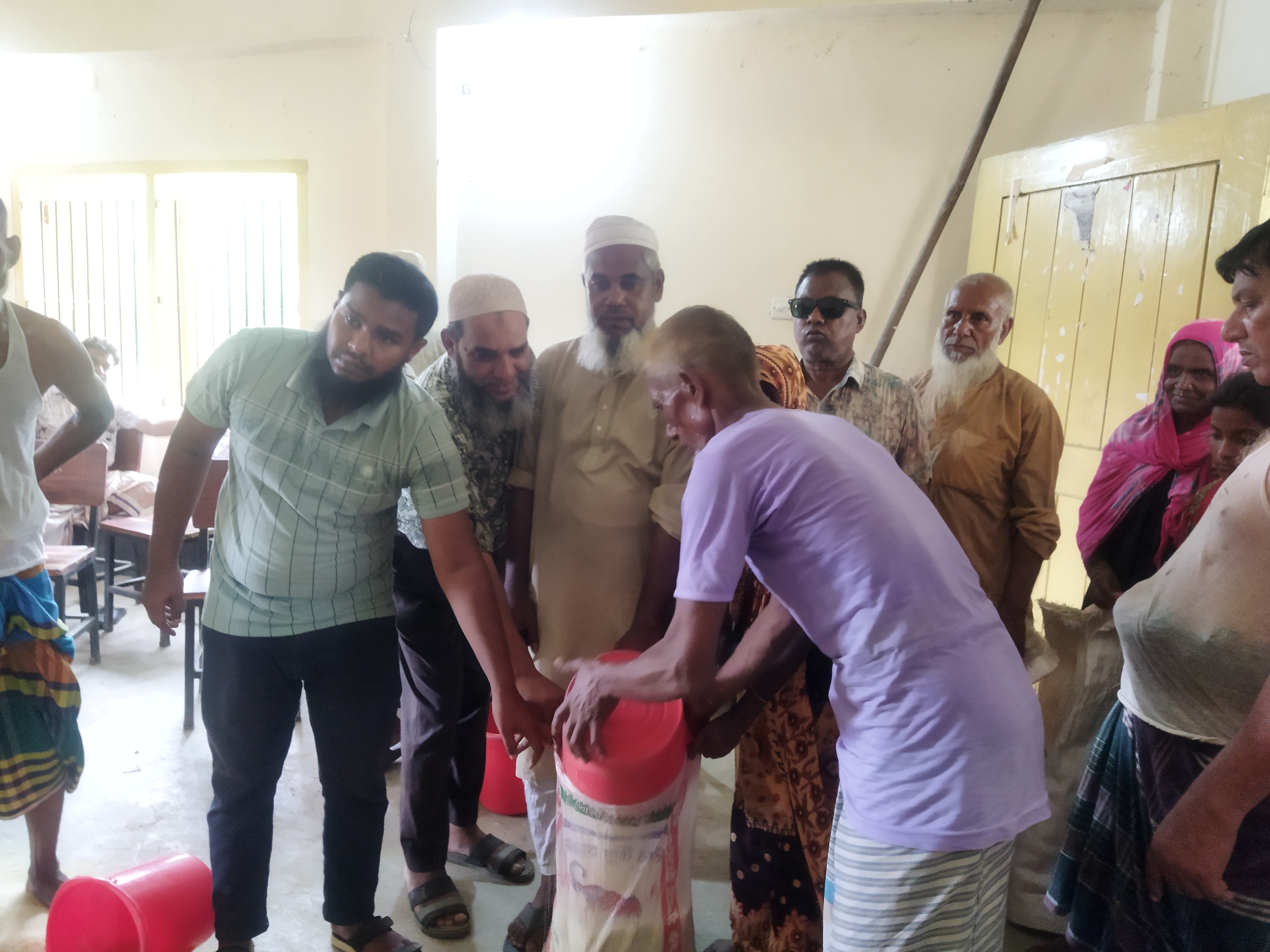 ঈদ-উল- আযহা ২০২৪ উপলক্ষে গত ১২-০৬-২০২৪ ইং তারিখে ১ নং ভারড়া ইউনিয়ন পরিষদে ২৬৬০ জন উপকার ভোগীর মাঝে ভিজিএফ এর চাউল বিতরণ করা হয়।