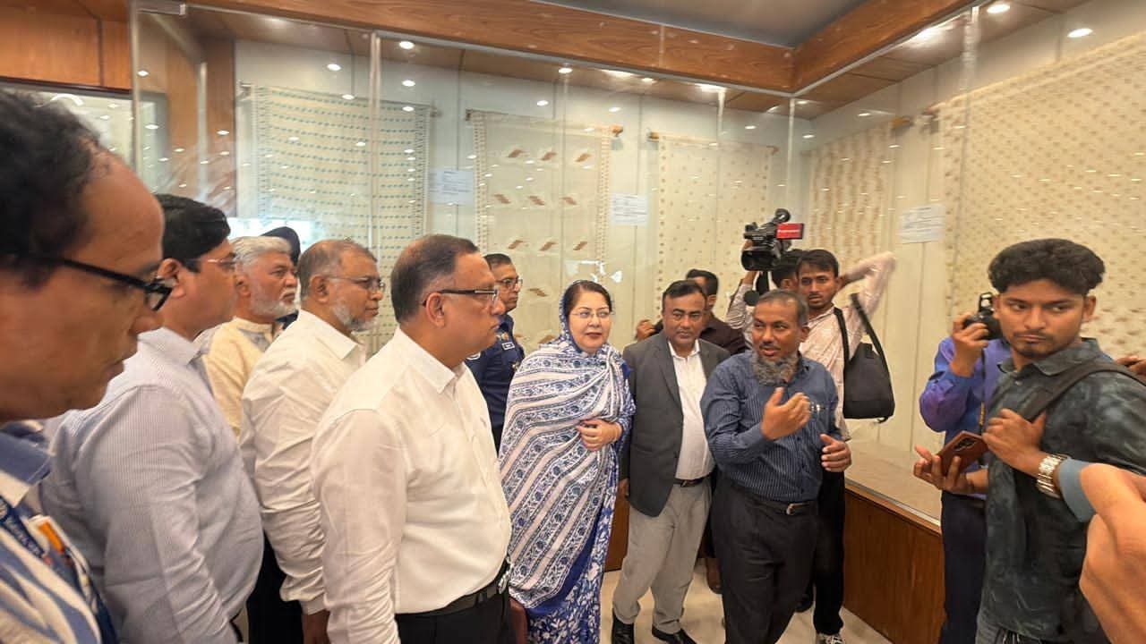 জনাব মোঃ শরীফুল আলম এমপি, মাননীয় প্রতিমন্ত্রী, বস্ত্র ও পাট মন্ত্রণালয় কর্তৃক ২৪.০৩.২০২৬ তারিখে বাংলাদেশের সোনালী ঐতিহ্য মসলিনের সুতা তৈরির প্রযুক্তি ও মসলিন কাপড় পুনরুদ্ধার (২য় পর্যায়) শীর্ষক প্রকল্পের আওতায় রূপগঞ্জ, নারায়ণগঞ্জ প্রকল্প এলাকা পরিদর্শণ