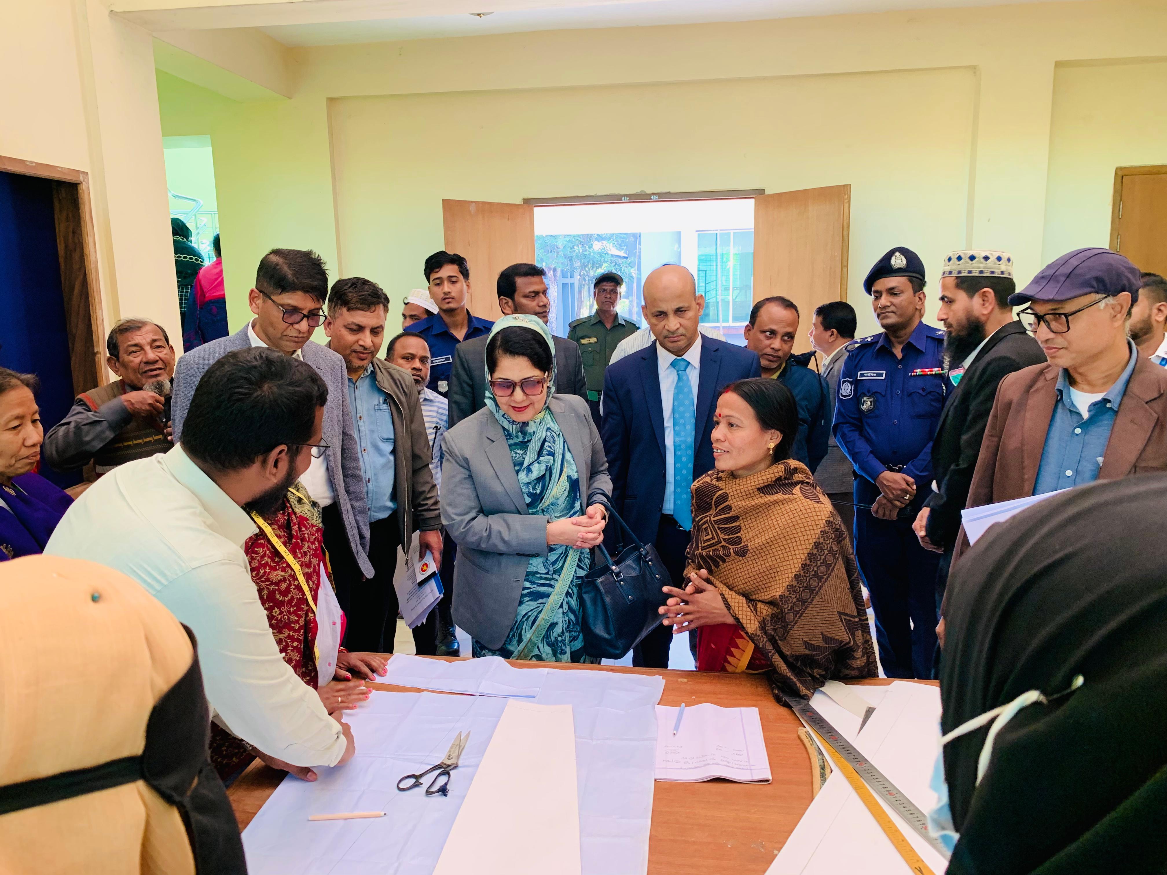 বাংলাদেশ তাঁত বোর্ডে এর কমলগঞ্জ প্রশিক্ষণ উপকেন্দ্র পরিদর্শনে বস্ত্র ও পাট মন্ত্রণালয়ের সম্মানিত সচিব মহোদয় ও বাতাঁবো’র সুযোগ্য চেয়ারম্যান মহোদয়