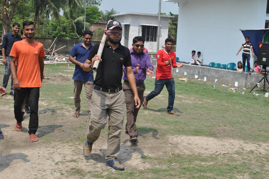 হাটে হাড়ি ভাঙ্গা