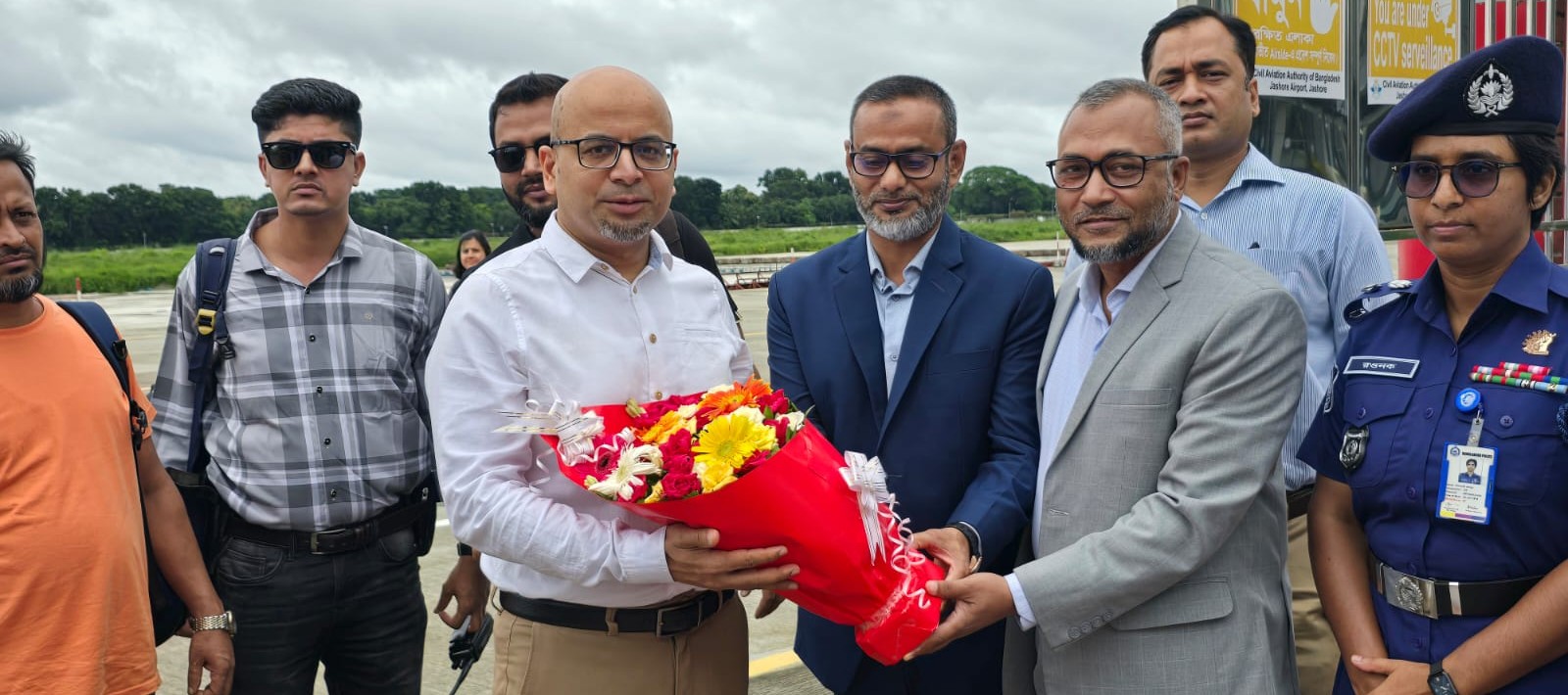 মাননীয় প্রধান উপদেষ্টার ডাক, টেলিযোগাযোগ ও তথ্য প্রযুক্তি মন্ত্রণালয়ের দায়িত্বপ্রাপ্ত বিশেষ সহকারী ফয়েজ আহমদ তৈয়্যব মহোদয় ২০ আগষ্ট ২০২৫, বুধবার বাংলাদেশ হাই-টেক পার্ক কর্তৃপক্ষ কর্তৃক পরিচালিত যশোর সফটওয়্যার টেকনোলজি পার্ক স্বশরীরে পরিদর্শন করেন।