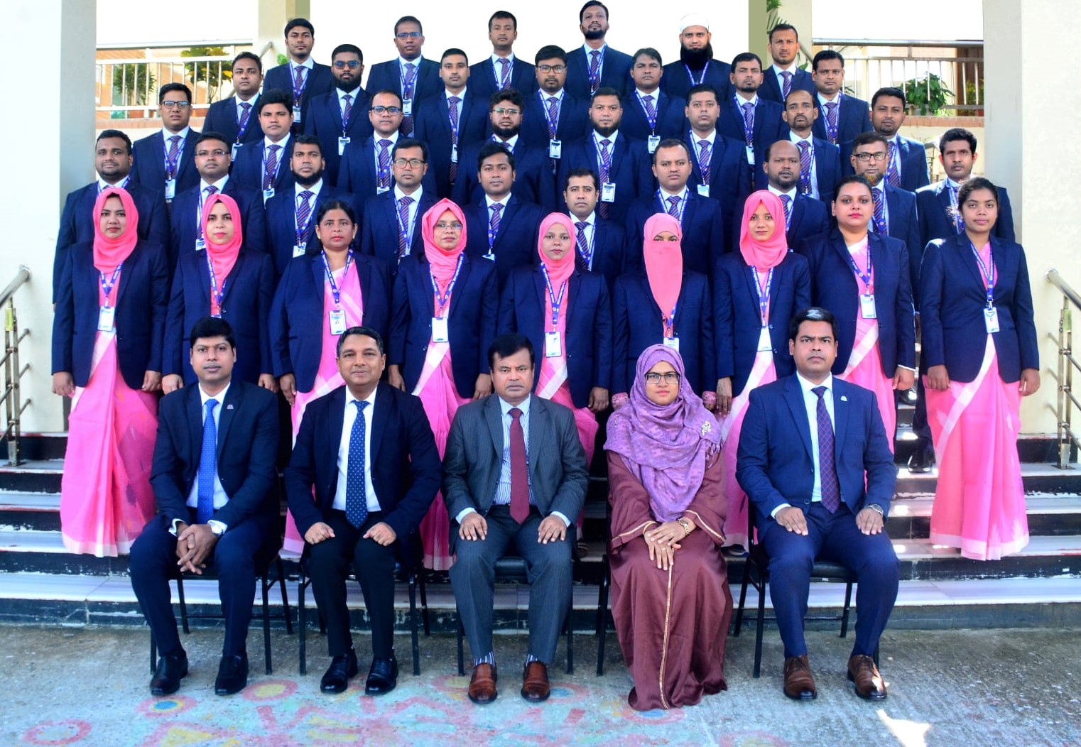 বিয়াম ফাউন্ডেশন এর সম্মানিত মহাপরিচালক জনাব মোঃ আবদুল মালেক ও অনুষদ সদস্যবৃন্দের সাথে ৩৭তম বিভাগীয় বুনিয়াদি প্রশিক্ষণ কোর্স (কারিগরি শিক্ষা অধিদপ্তর) এর প্রশিক্ষণার্থীবৃন্দ।