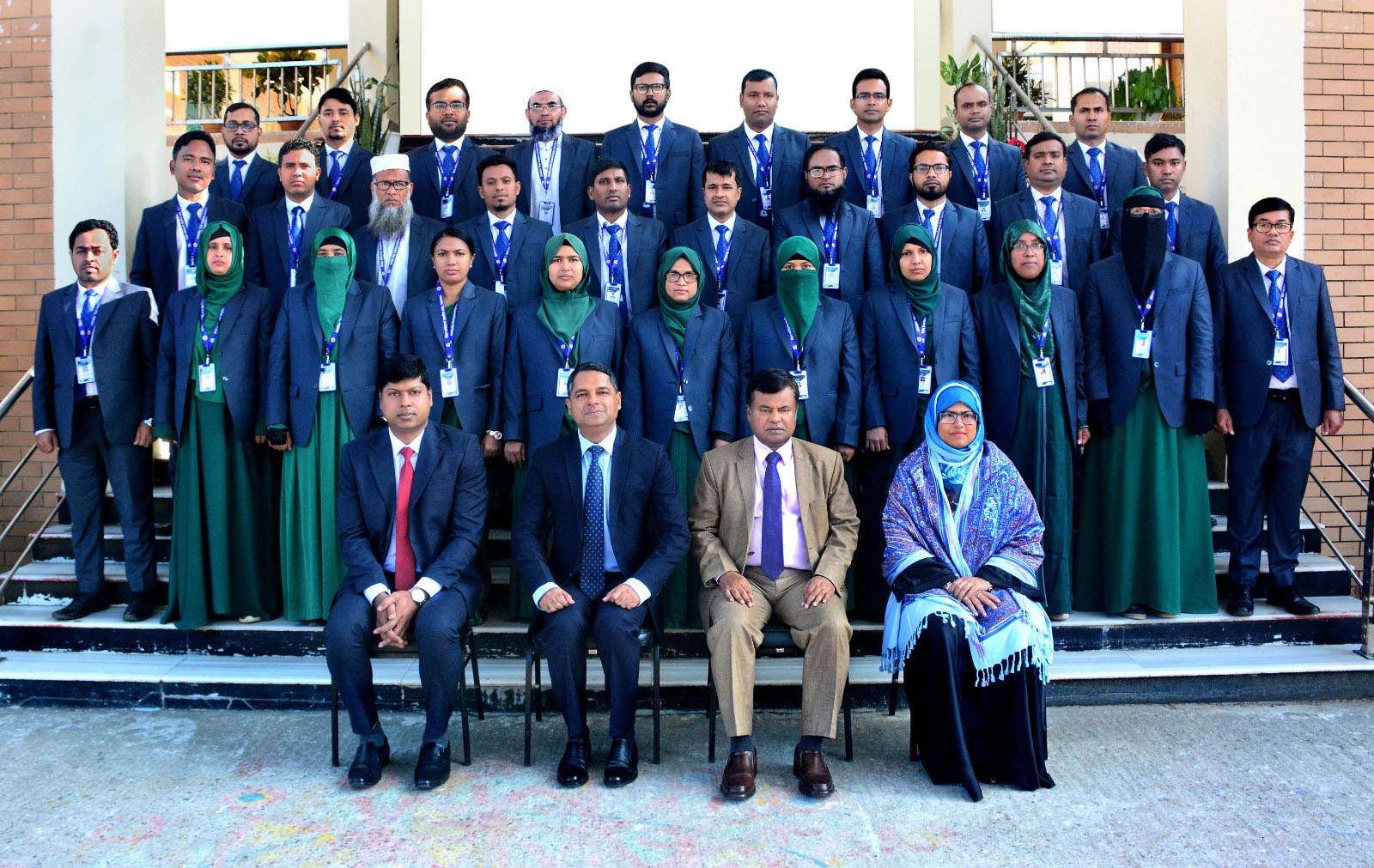 বিয়াম ফাউন্ডেশন এর সম্মানিত মহাপরিচালক জনাব মোঃ আবদুল মালেক ও অনুষদ সদস্যবৃন্দের সাথে ৪৩তম বিভাগীয় বুনিয়াদি প্রশিক্ষণ কোর্স (কারিগরি শিক্ষা অধিদপ্তর) এর প্রশিক্ষণার্থীবৃন্দ।