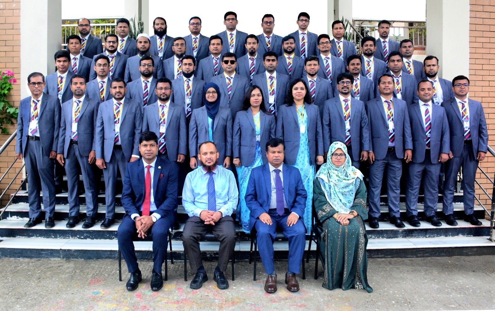 বিয়াম ফাউন্ডেশন এর সম্মানিত মহাপরিচালক জনাব মোঃ আবদুল মালেক ও অনুষদ সদস্যবৃন্দের সাথে ৪৬তম বিভাগীয় বুনিয়াদি প্রশিক্ষণ কোর্স (কারিগরি শিক্ষা অধিদপ্তর) এর প্রশিক্ষণার্থীবৃন্দ।
