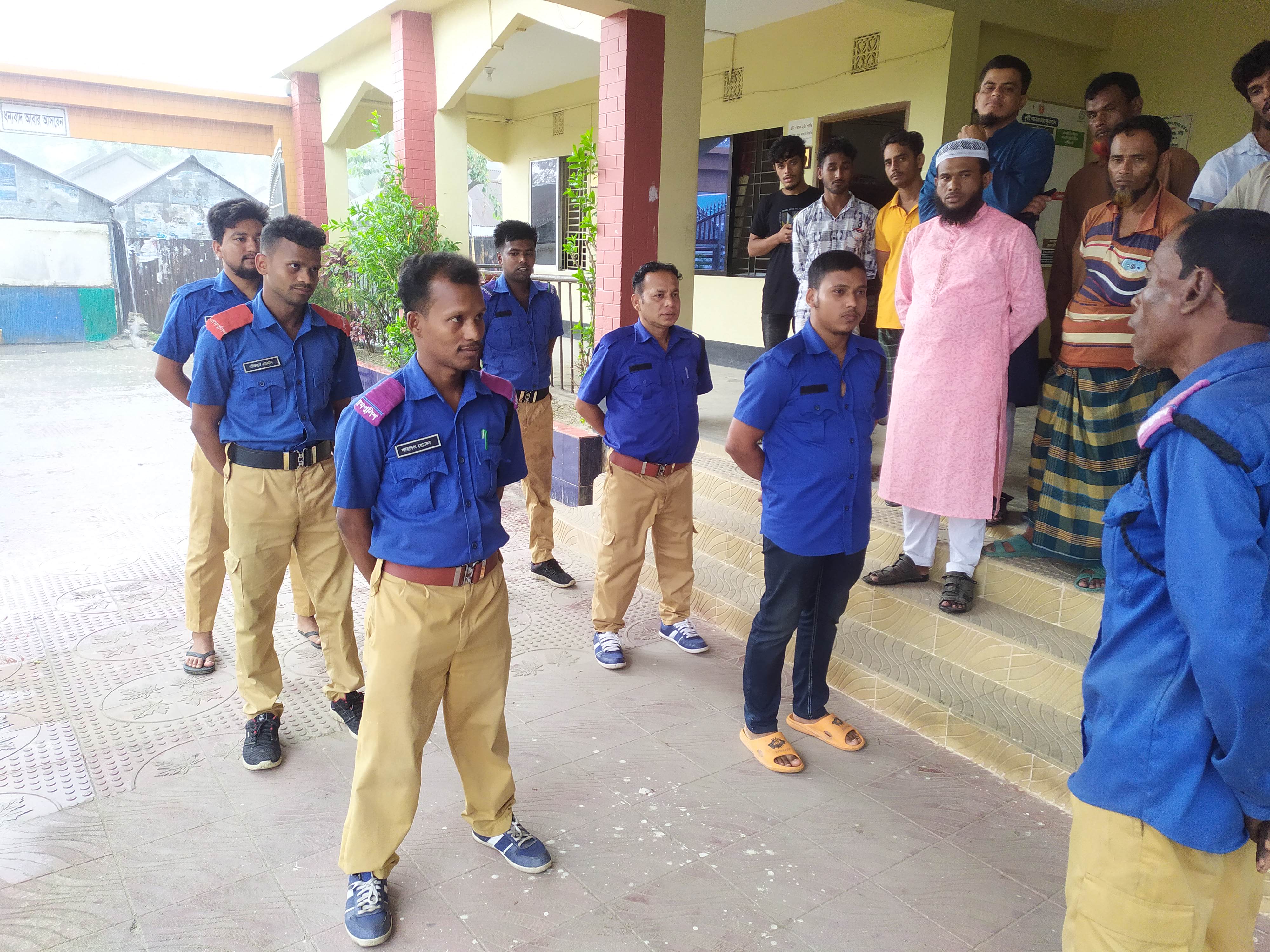 গ্রাম পুলিশদের সকালের প্যারেড