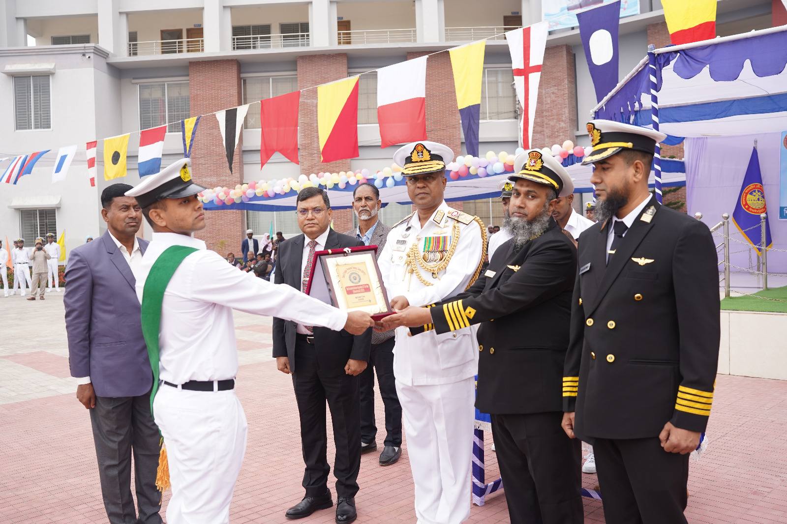 মেরিন শিক্ষানবিশদের প্রশিক্ষণ সমাপনী কুচকাওয়াজ ২০২৫