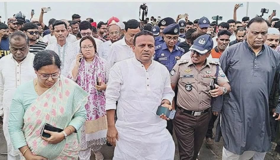 নৌপরিবহন মন্ত্রণালয় কর্তৃক প্রতিপালনীয় যাত্রী নিরাপত্তা নির্দেশনা মেনে চলায় দৌলতদিয়া ফেরিঘাট বাস দুর্ঘটনায় যাত্রীদেরর প্রাণরক্ষা; ঘাট পরিদর্শনে নৌ প্রতিমন্ত্রী (৫ জুন ২০২৬ খ্রি.)