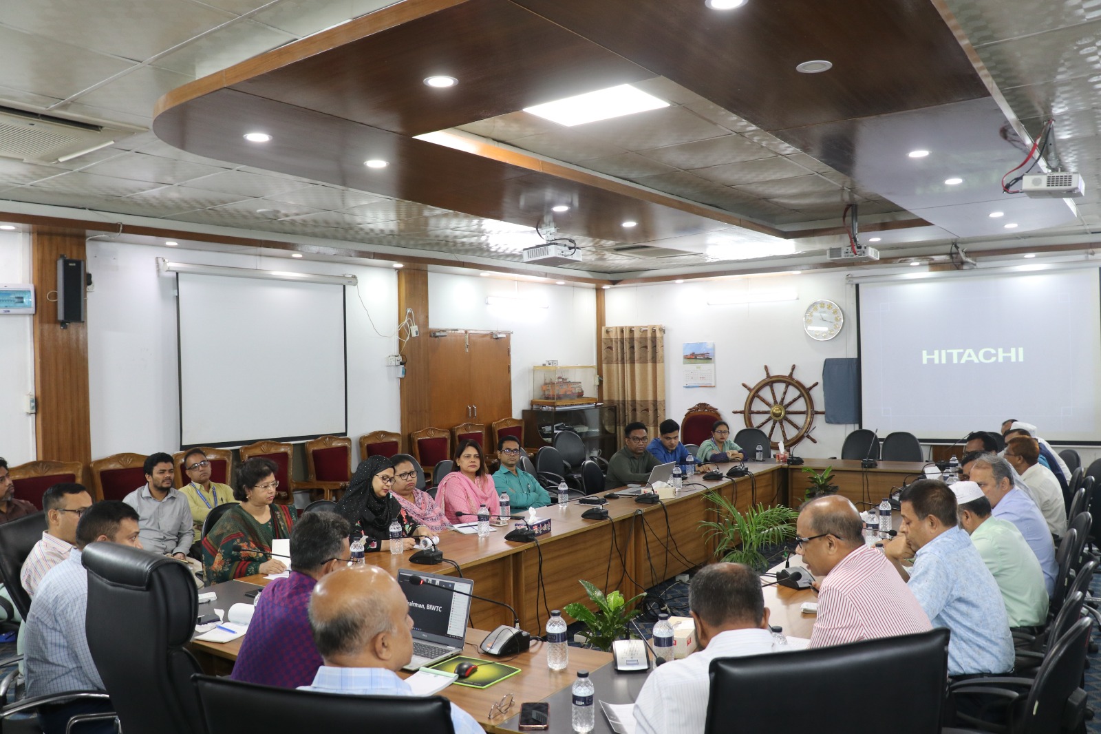 সংস্থার চেয়ারম্যান মহোদয় এ-র সভাপতিত্বে সম্মেলন কক্ষে ঈদের শুভেচ্ছা বিনিময় ও পর্যালোচনা সভা অনুষ্ঠিত হয়। উক্ত সভায় সম্মানিত পরিচালক বৃন্দ এবং বিভাগীয় প্রধানগণ উপস্থিত ছিলেন। এছাড়াও আঞ্চলিক কার্যালয়ের কর্মকর্তাগণ জুম এ সংযুক্ত ছিলেন।