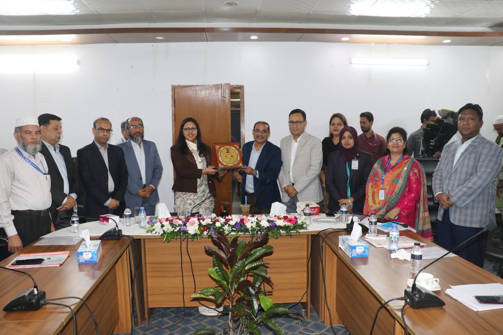 নৌপরিবহন মন্ত্রণালয়ের সচিব ড. নূরুন্নাহার চৌধুরী গত ২৪ নভেম্বর২০২৫ বিআইডব্লিউটিসি'র প্রধান কার্যালয় পরিদর্শন ও মতবিনিময় সভা করেন। উক্ত সভায় সংস্থার সম্মানিত চেয়ারম্যান জনাব মোঃ সলিম উল্লাহ মহোদয়,সকল পরিচালকবৃন্দ,বিভিন্ন বিভাগের কর্মকর্তা-কর্মচারীগণ ও বিআইডব্লিউটিসি'র এমপ্লয়ীজ ইউনিয়নের নেতৃবৃন্দ উপস্থিত ছিলেন।